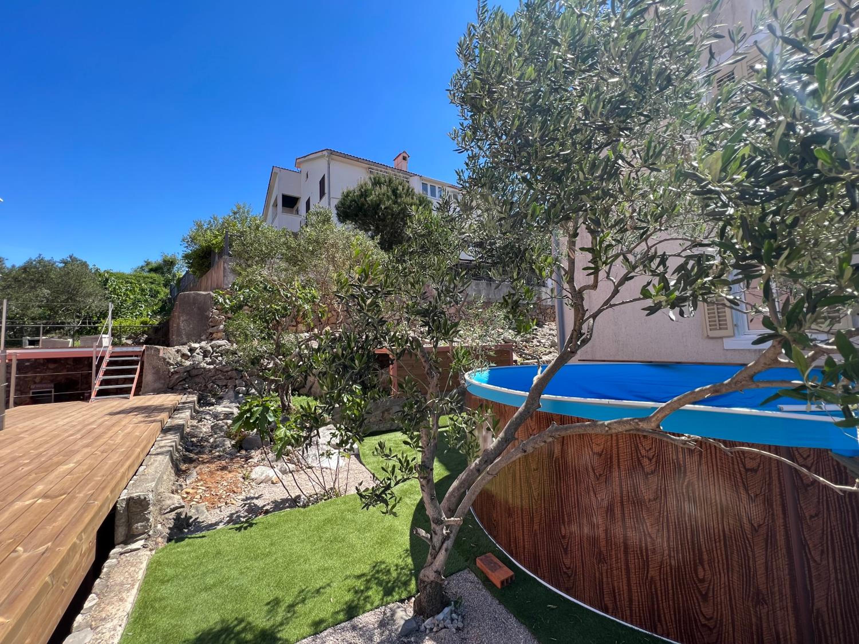 Laguna Apartments