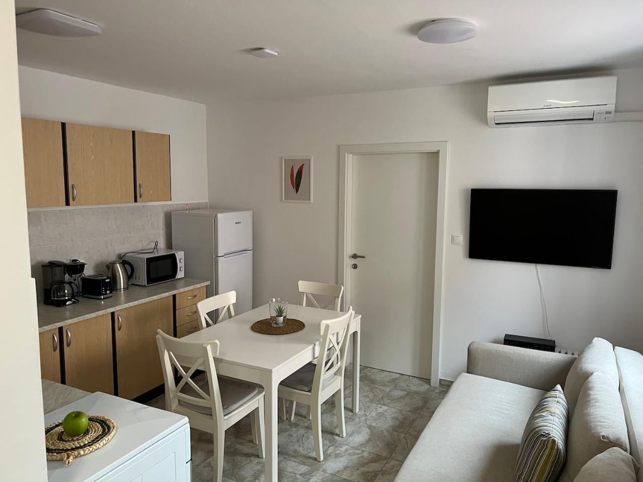 Laguna Apartments