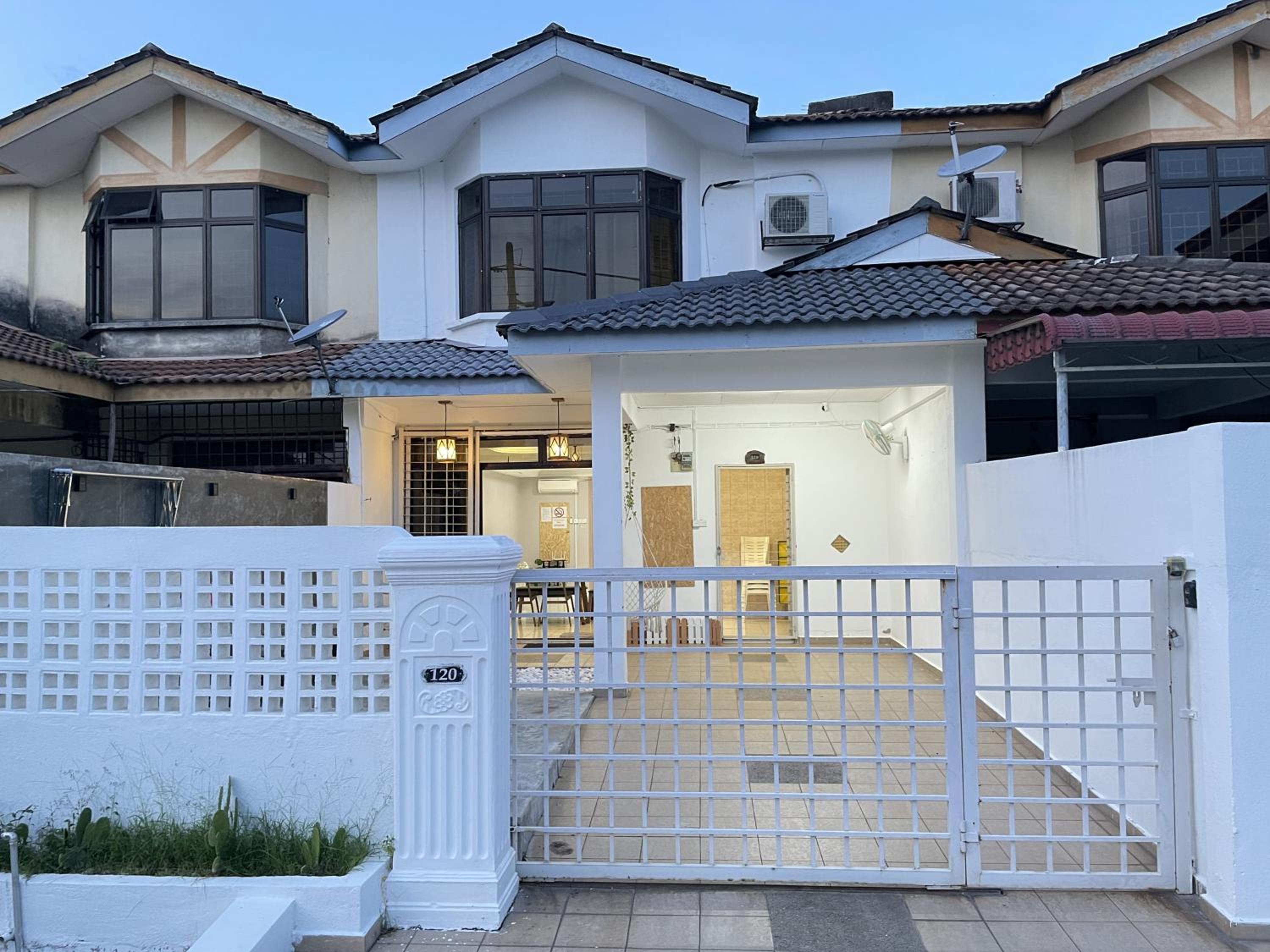 8min Port Dickson beach 17pax Pet Friendly photo 1