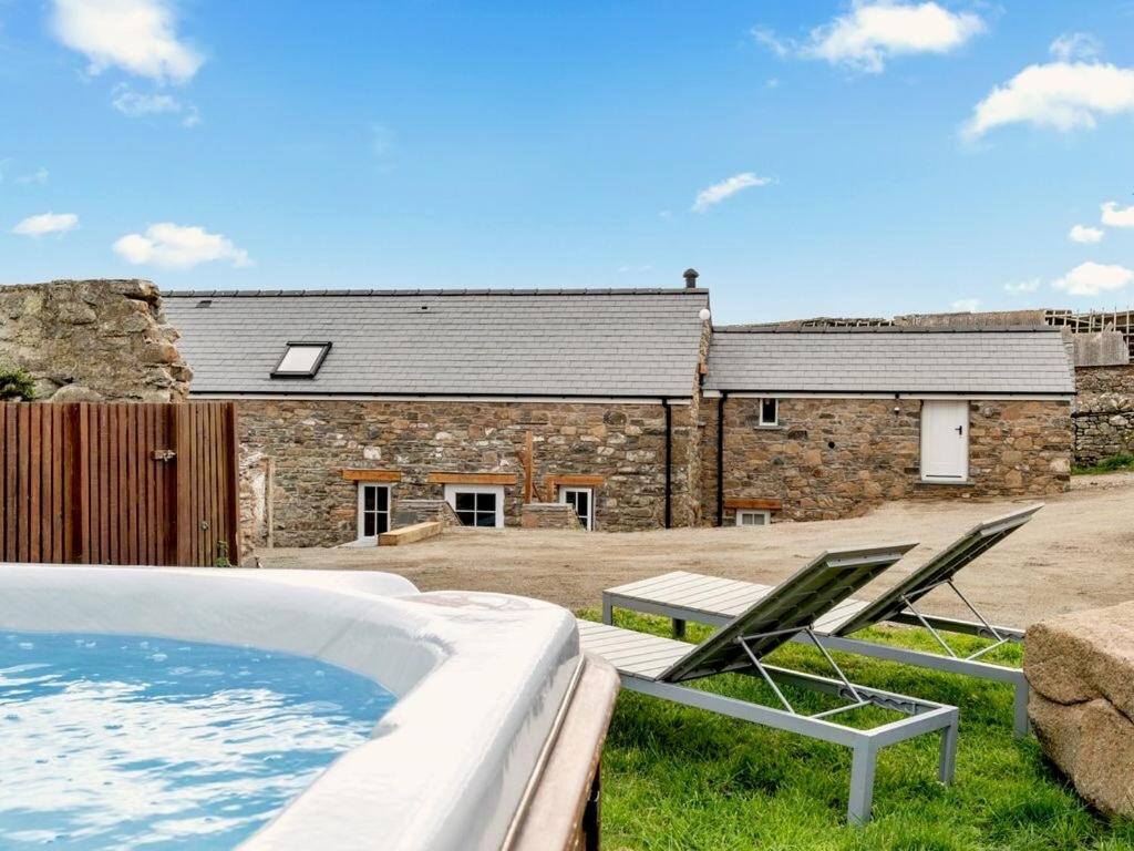 Awel y Môr - 3 Bedroom Cottage - Whitesands view 5