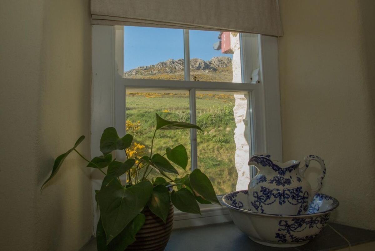 Upper Porthmawr - 5 Bedroom Cottage - Whitesands view 2