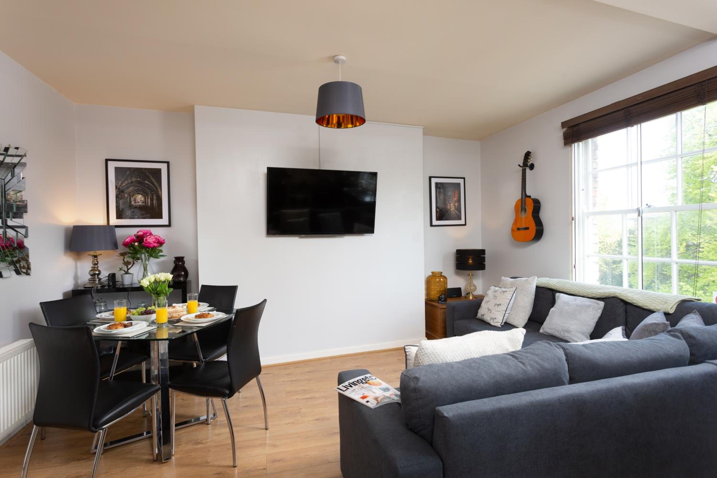 Bootham Court Grade II duplex apartment with free parking & Wi-Fi - sleeps 2-6 people view 3
