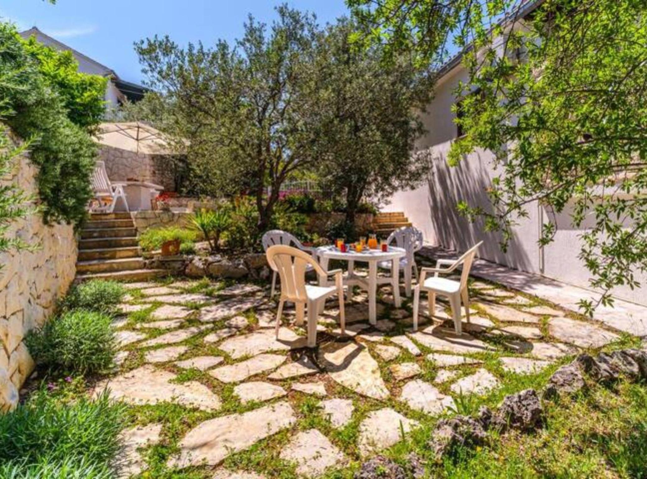 Holiday Home Aria view 4