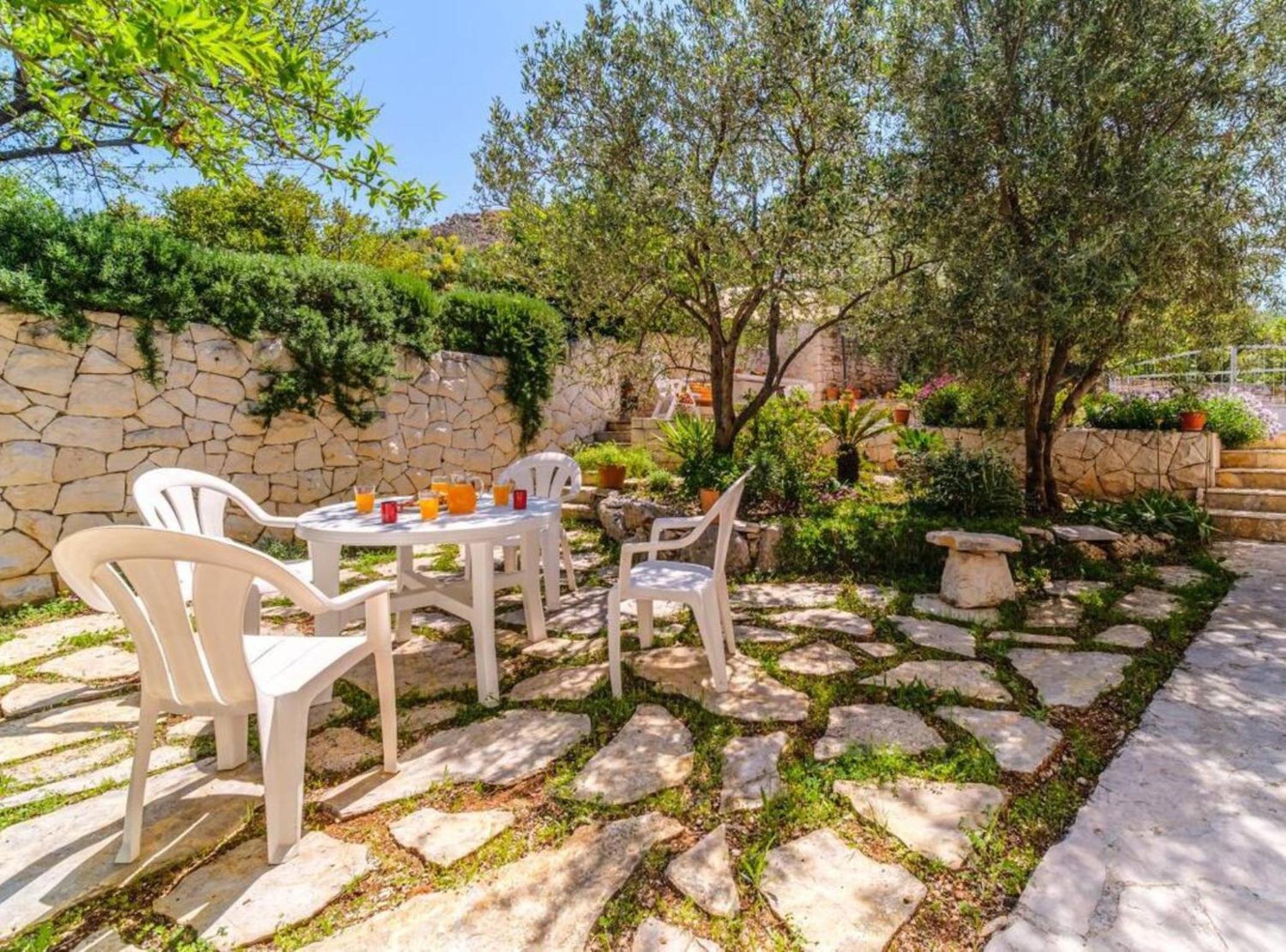 Holiday Home Aria view 5