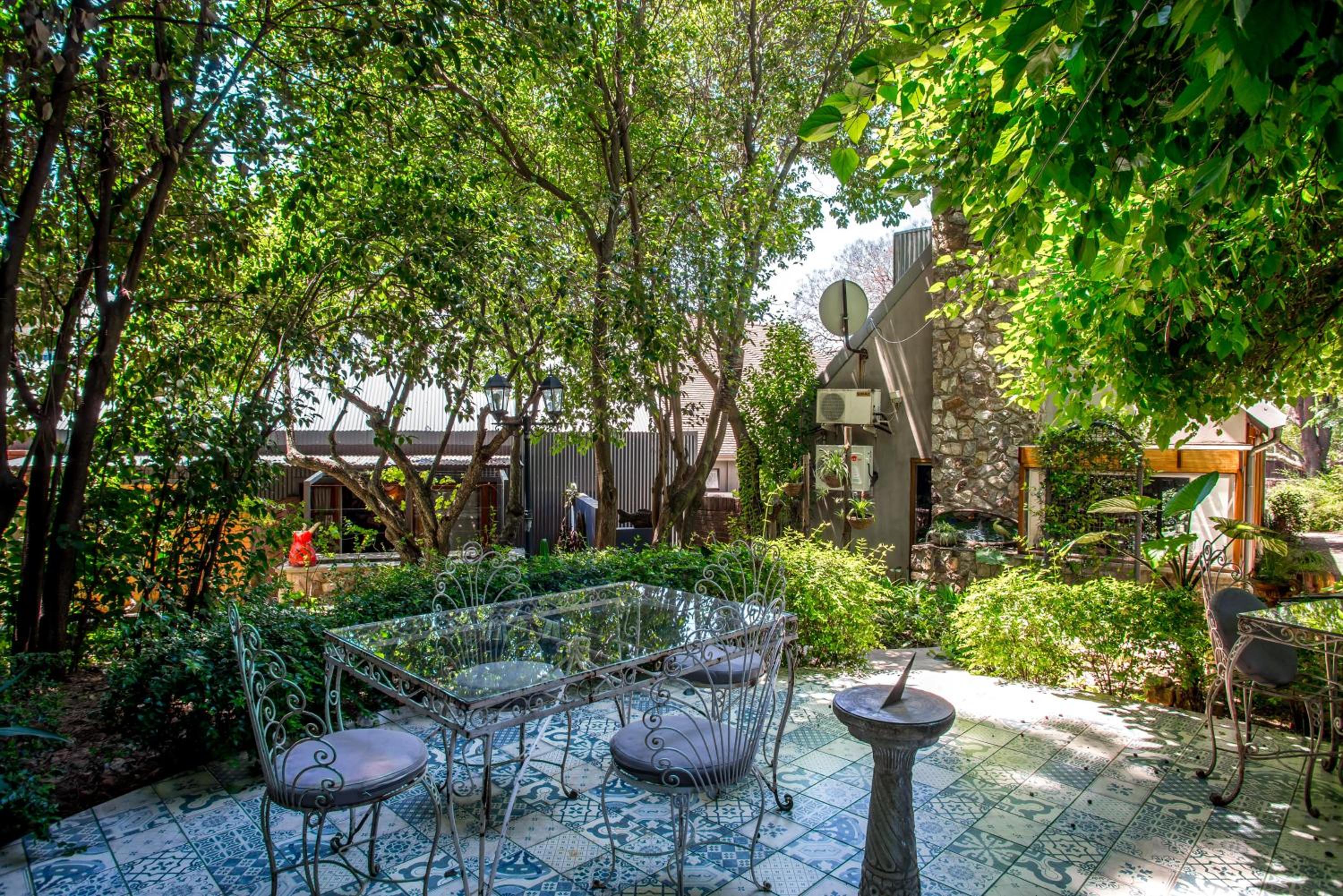 Festina Lente Guesthouse