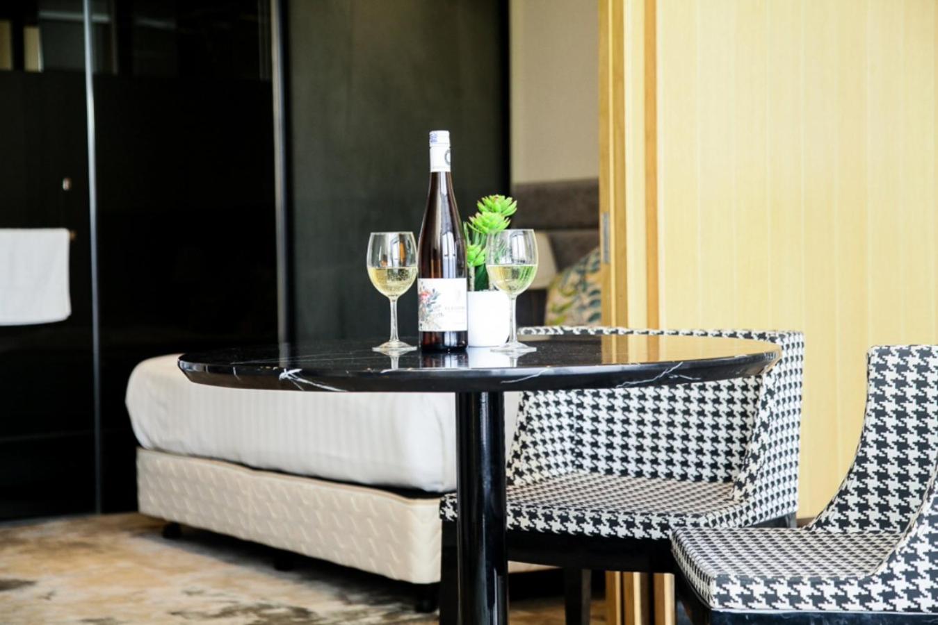 Expressionz Suites By iHost Global