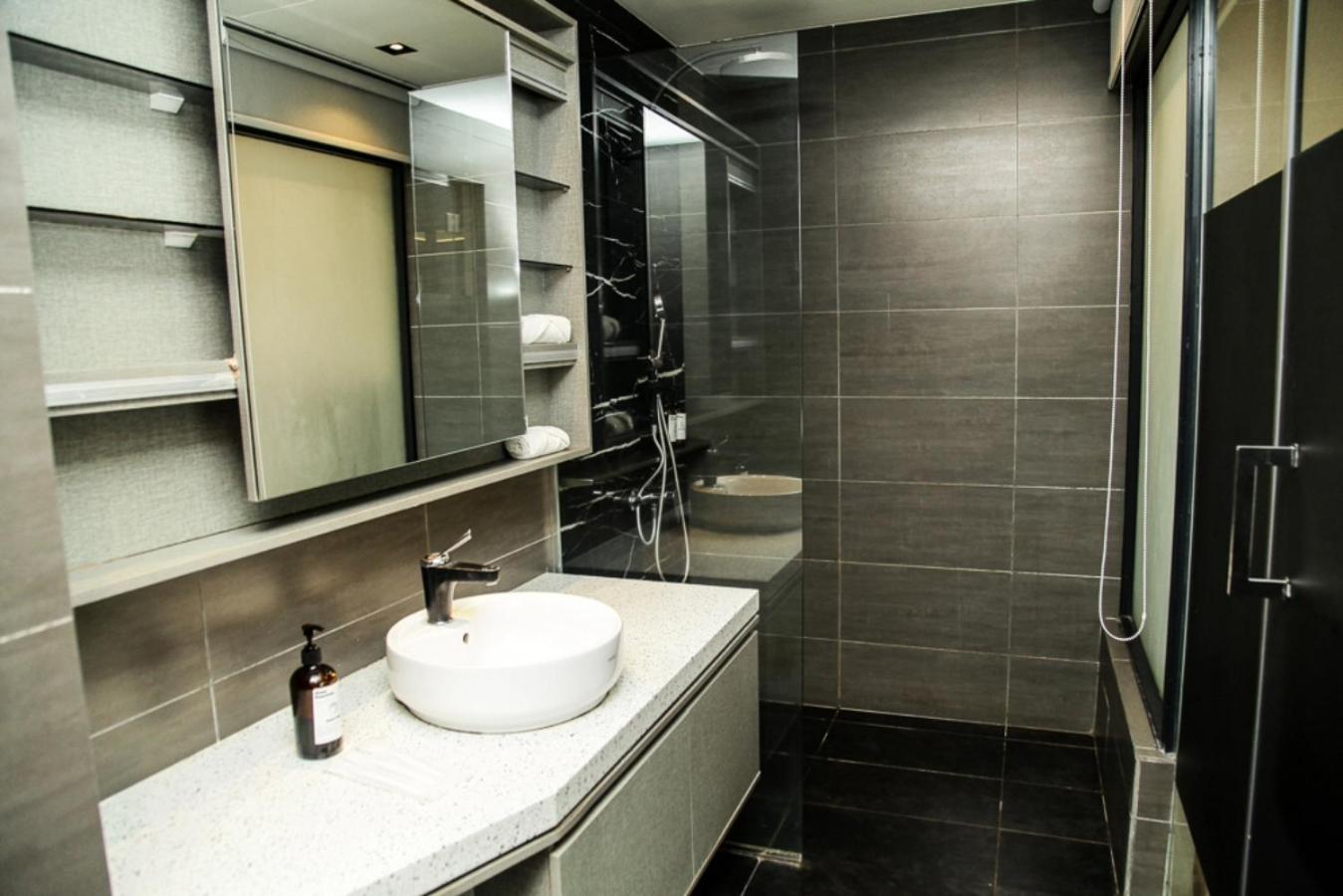 Expressionz Suites By iHost Global