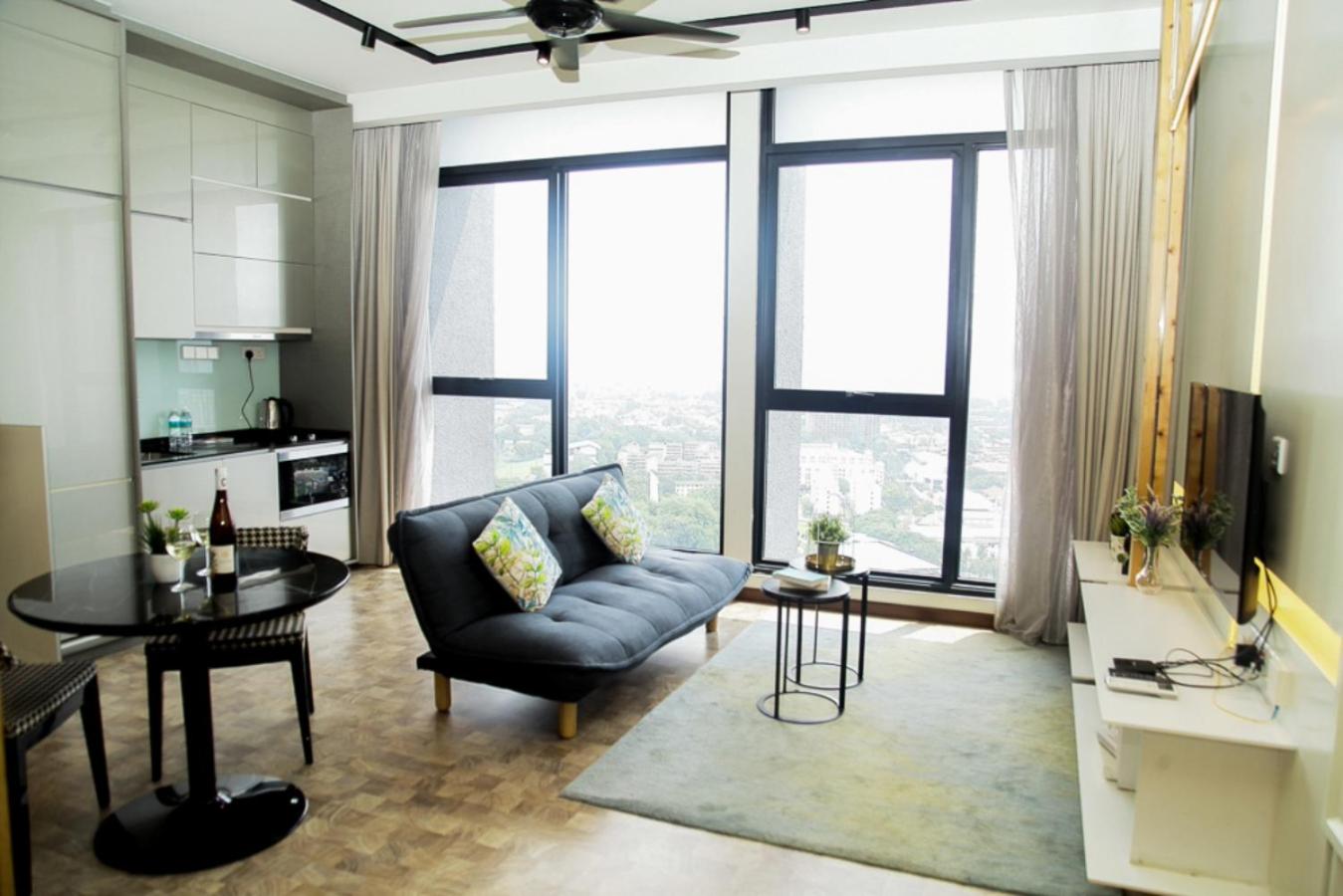 Expressionz Suites By iHost Global