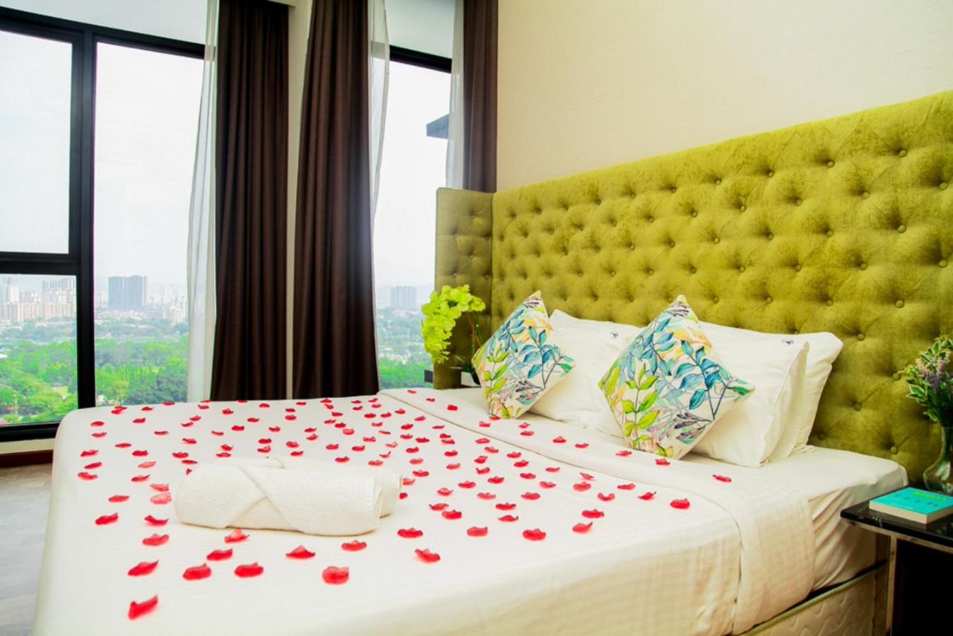 Expressionz Suites By iHost Global