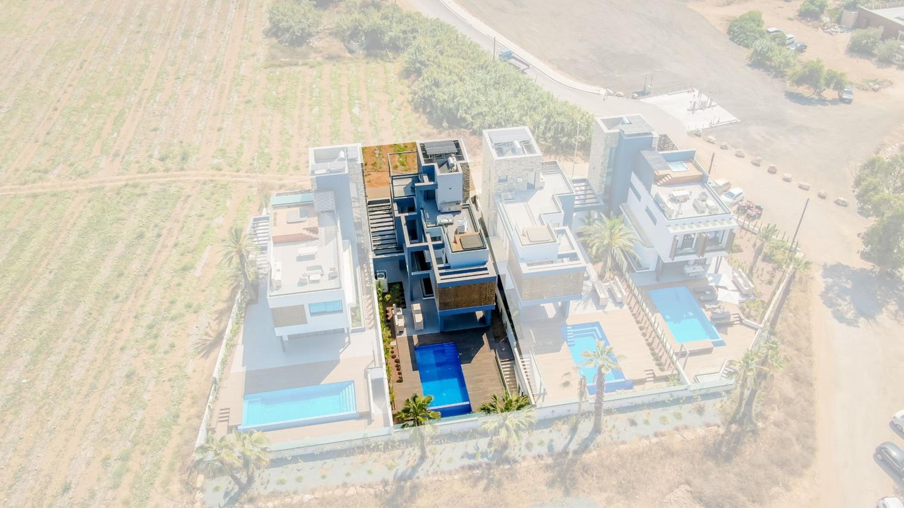 Luxury Beachfront Villa - Rooftop Jacuzzi, Sunrise