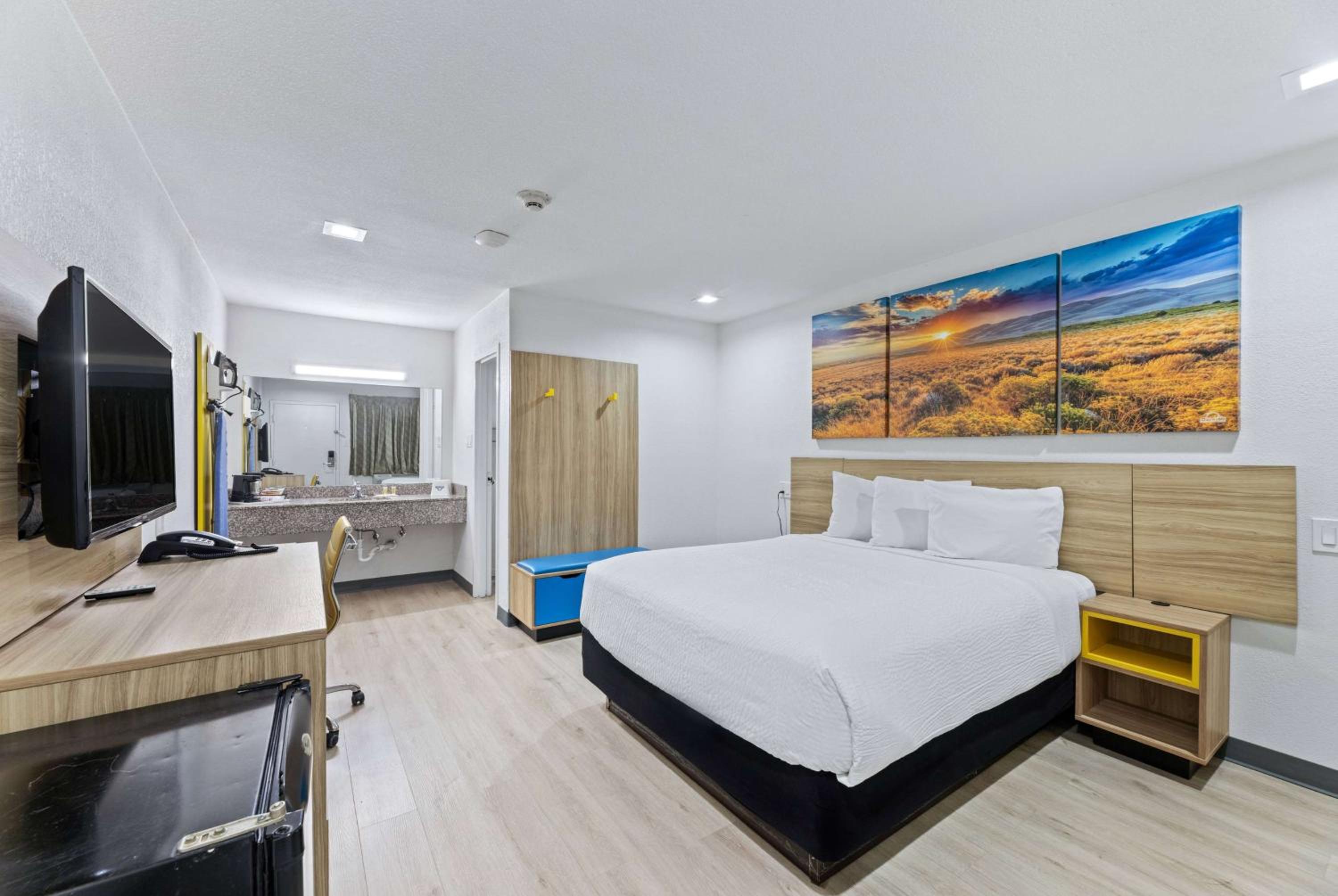 Days Inn by Wyndham McKinney - Property Image 1