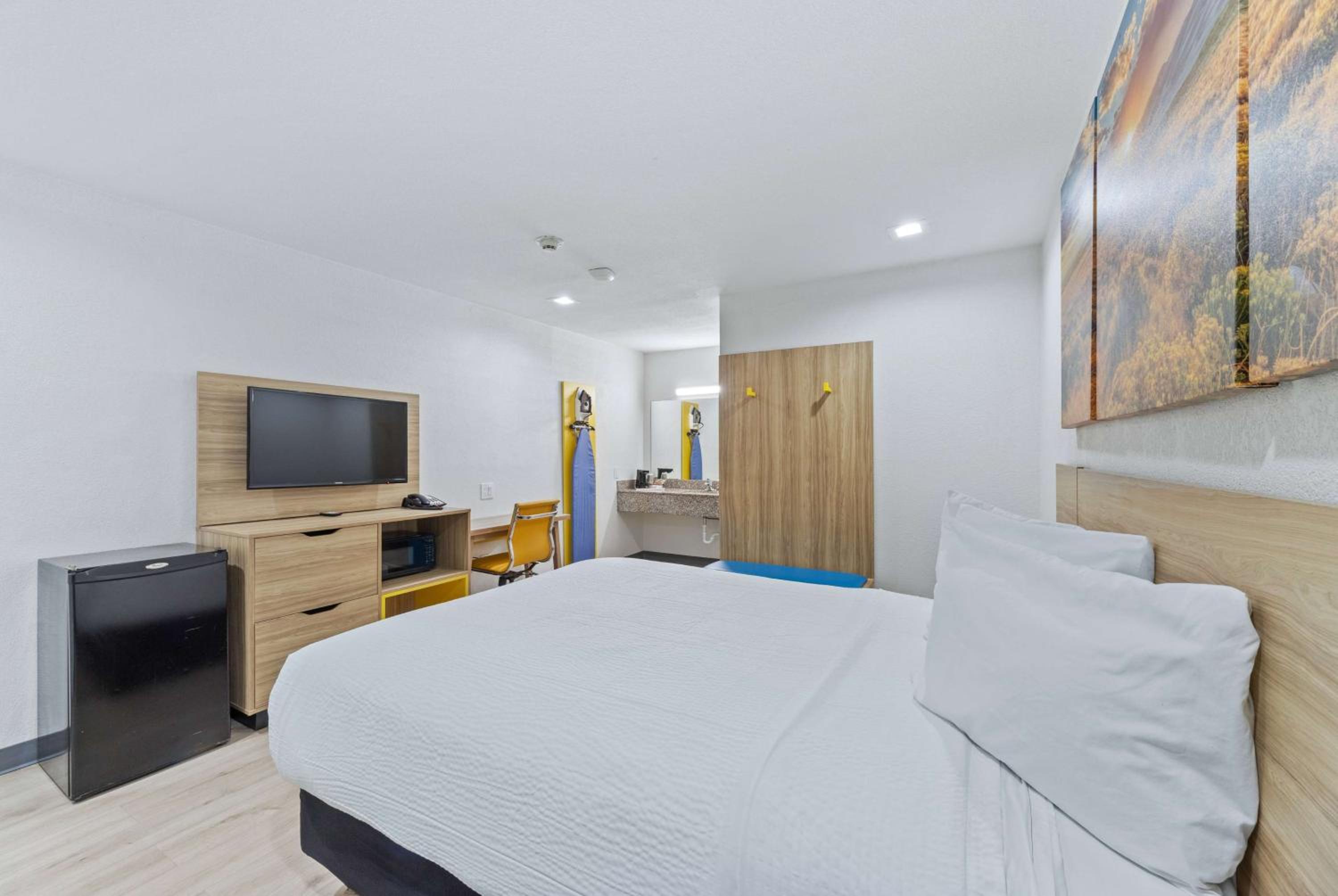 Days Inn by Wyndham McKinney - Property Image 8