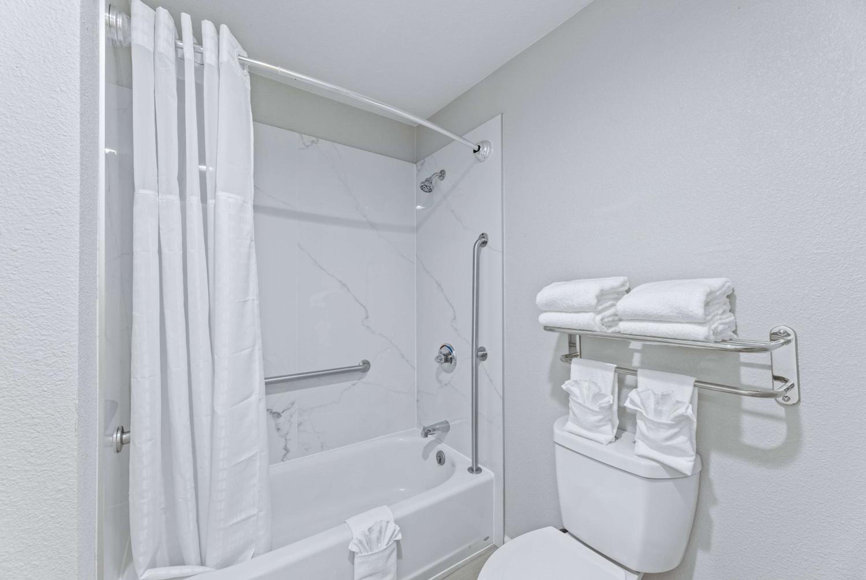 Days Inn by Wyndham McKinney - Property Image 7