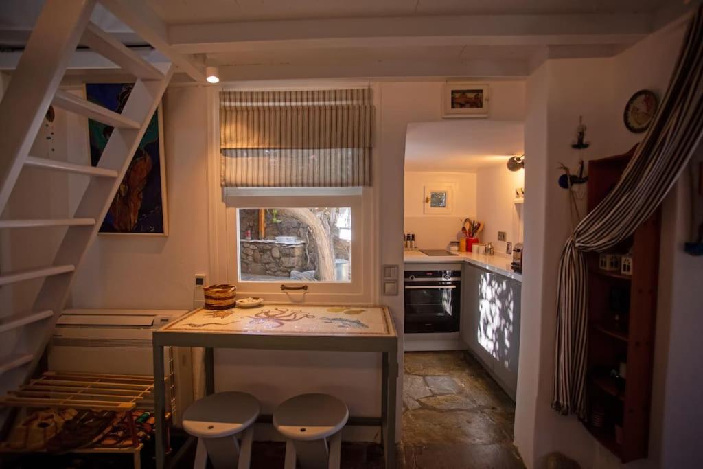 Cosy Bohème retreat with sea views view 4
