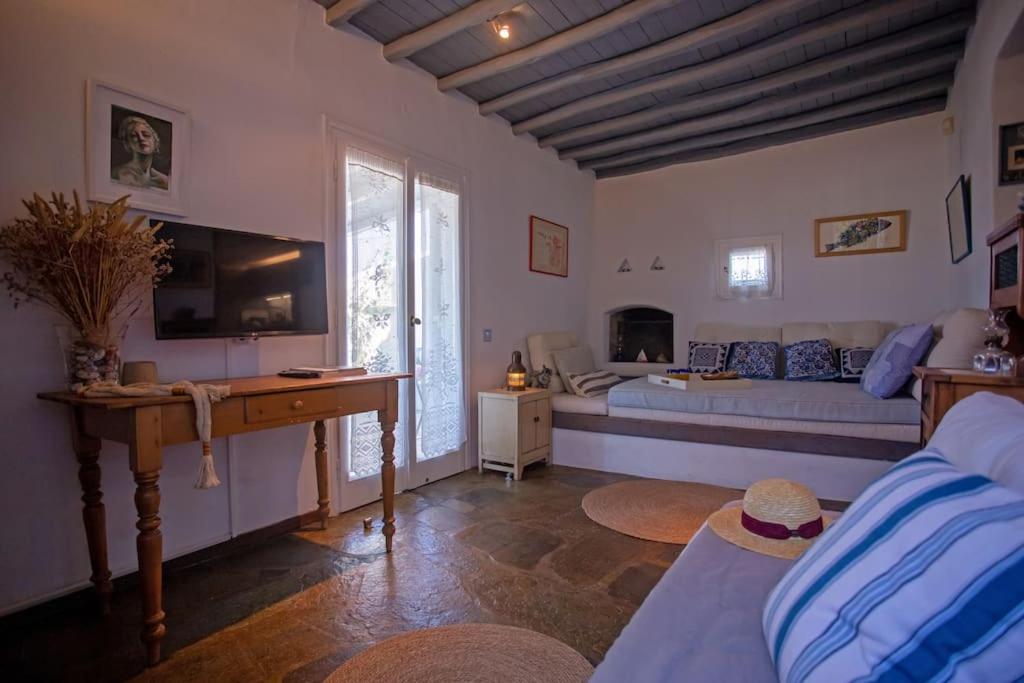 Cosy Bohème retreat with sea views view 5
