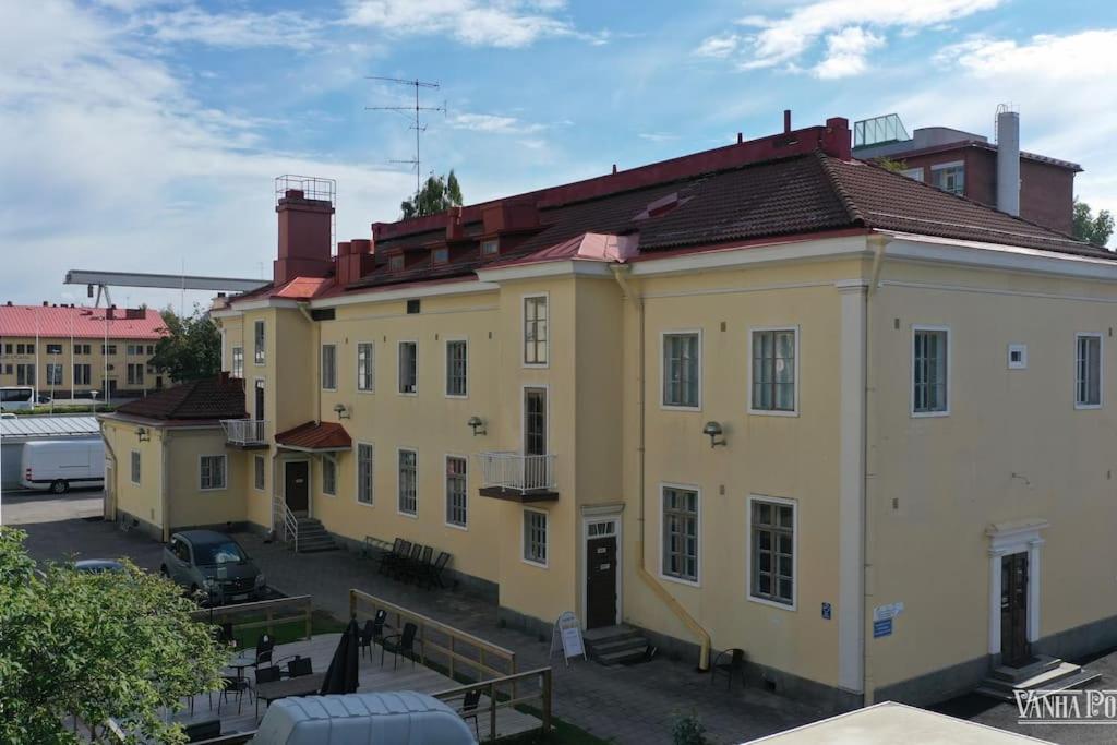Keskusta sviitti parvekkeella ja pyykinpesukoneella Vanha Postitalo