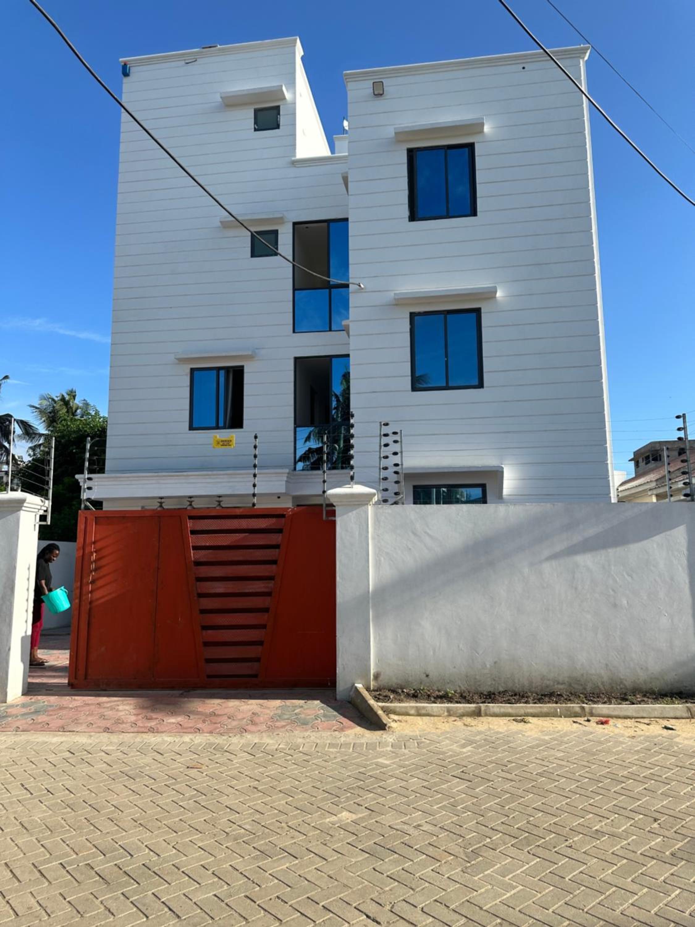White palms apartment