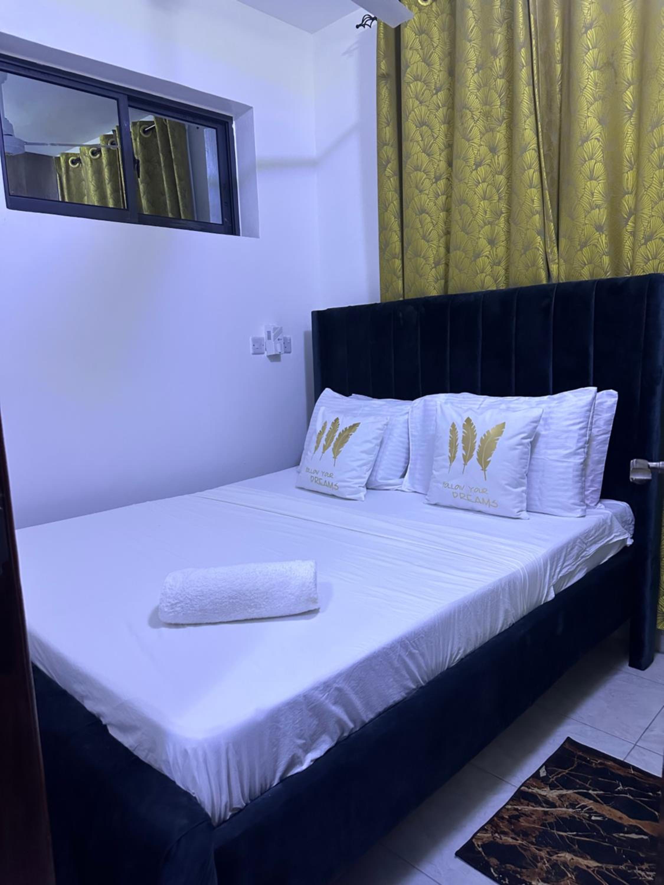 White palms apartment