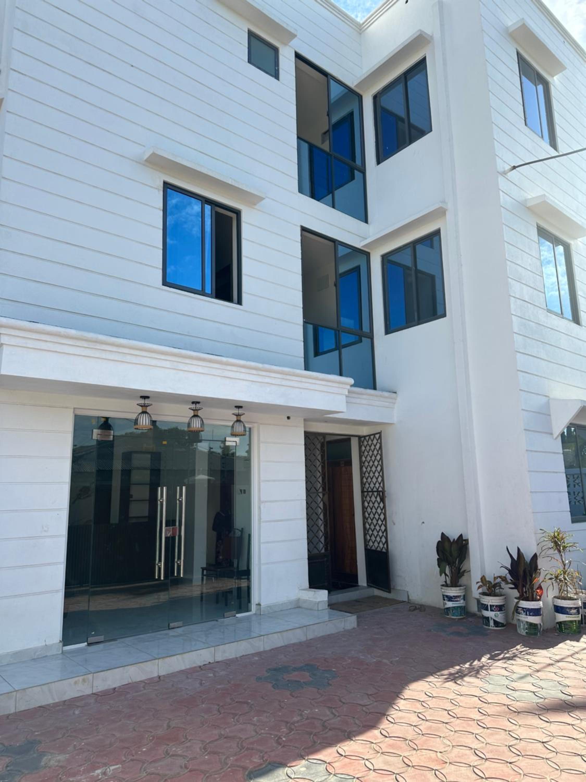 White palms apartment