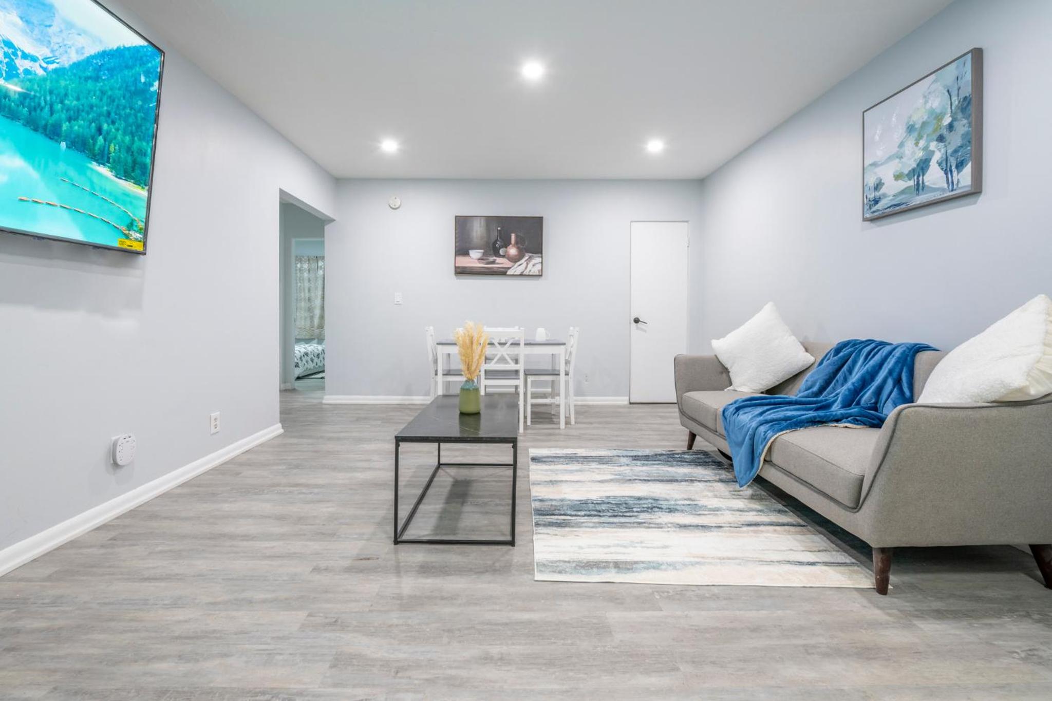 Centre Street 2bed Upper Suite - 4408