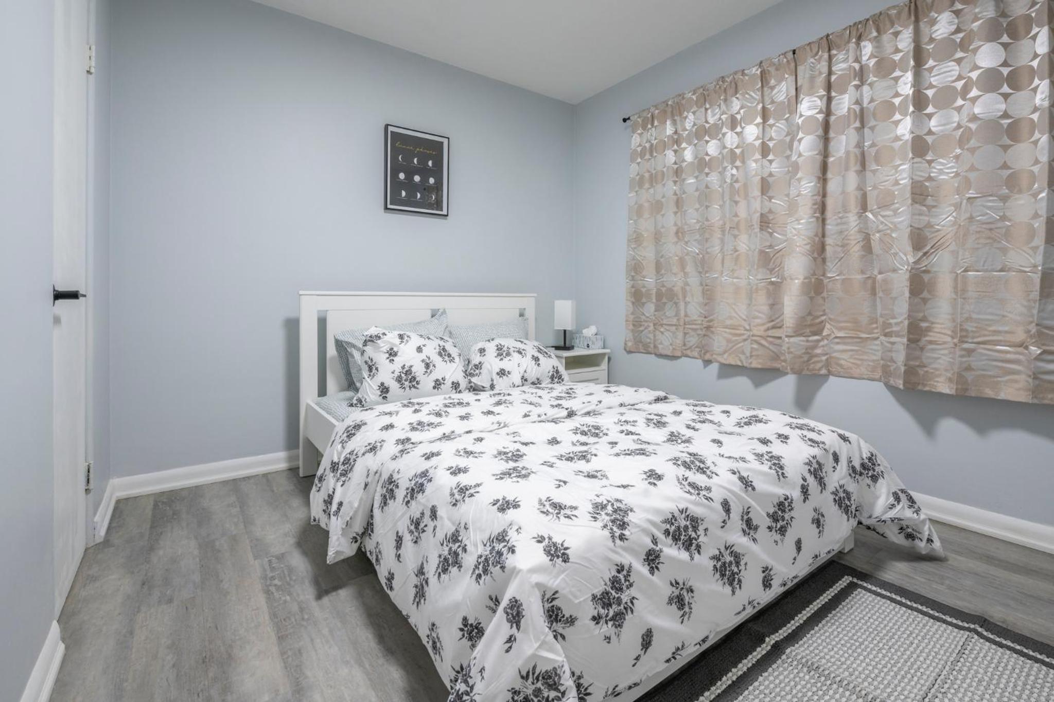 Centre Street 2bed Upper Suite - 4408