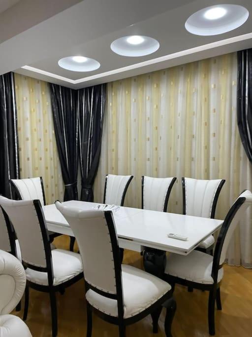 Modern Oasis in Lux Apartment 3BR Elegant Building