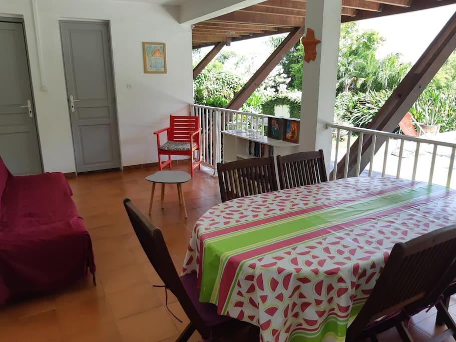 Bas de villa, hauteurs du Robert view 3