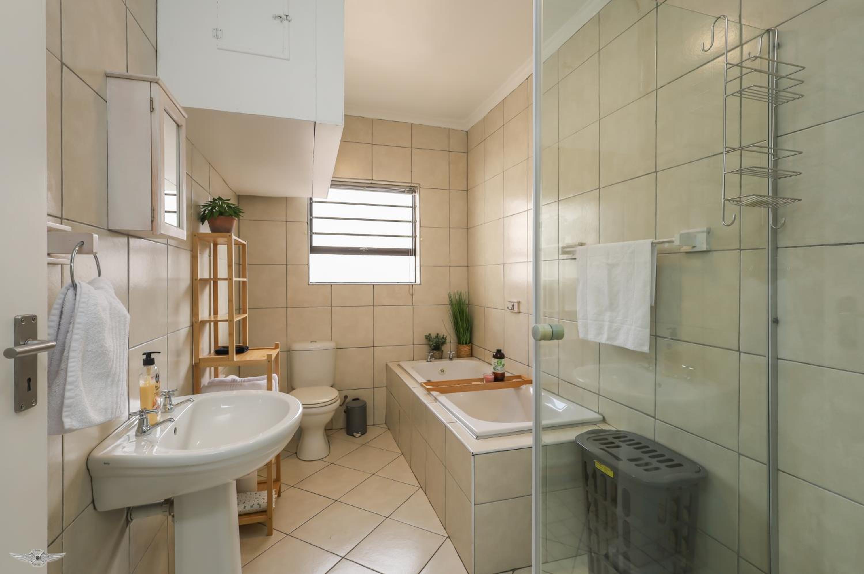 Madriko 23 - Spacious Midtown Langebaan Beach Apartment