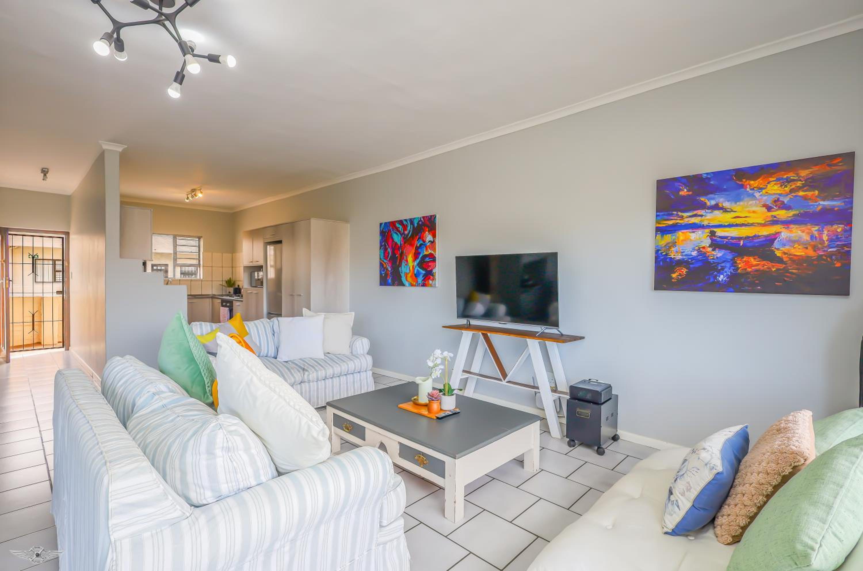 Madriko 23 - Spacious Midtown Langebaan Beach Apartment