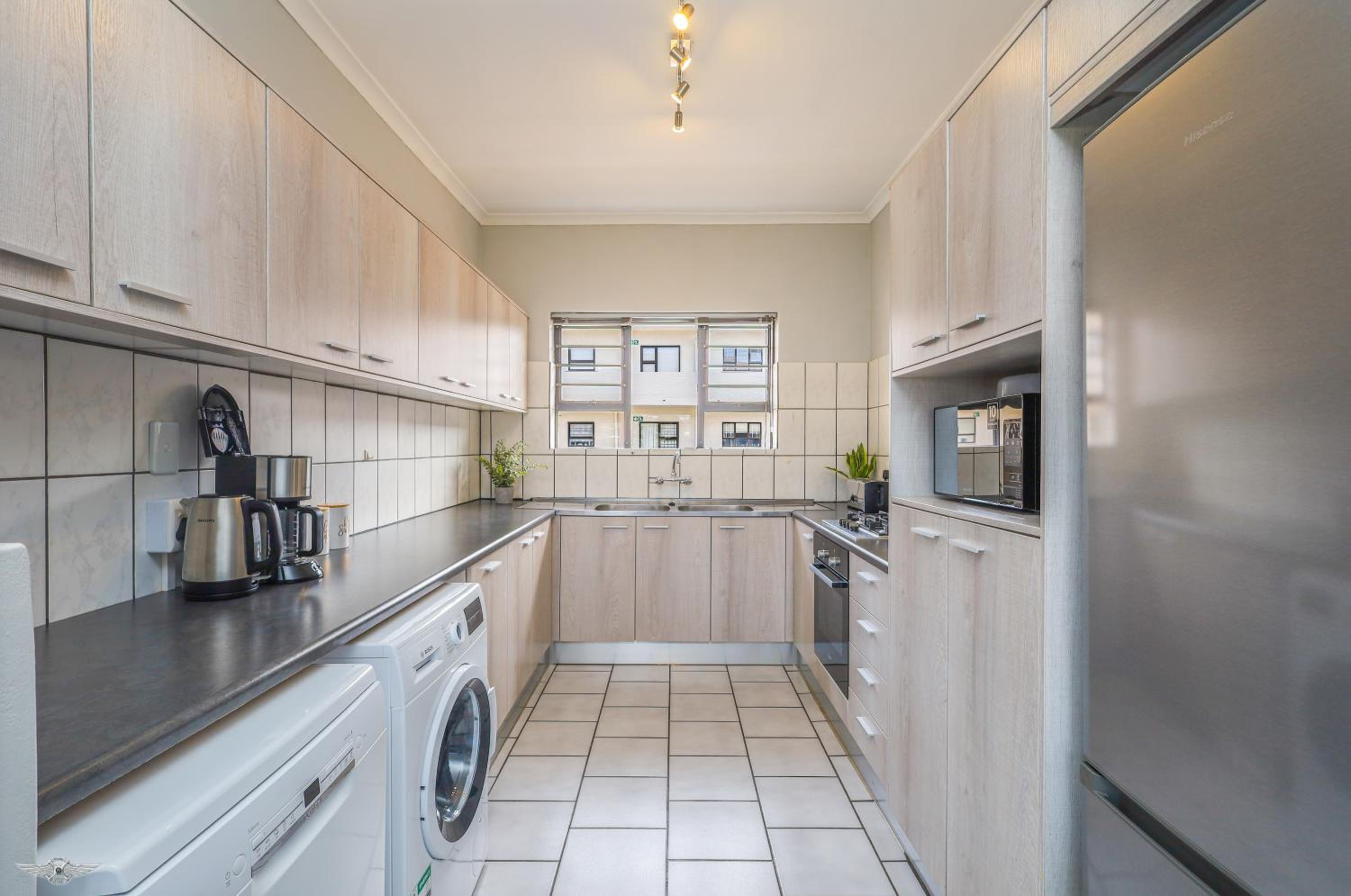 Madriko 23 - Spacious Midtown Langebaan Beach Apartment
