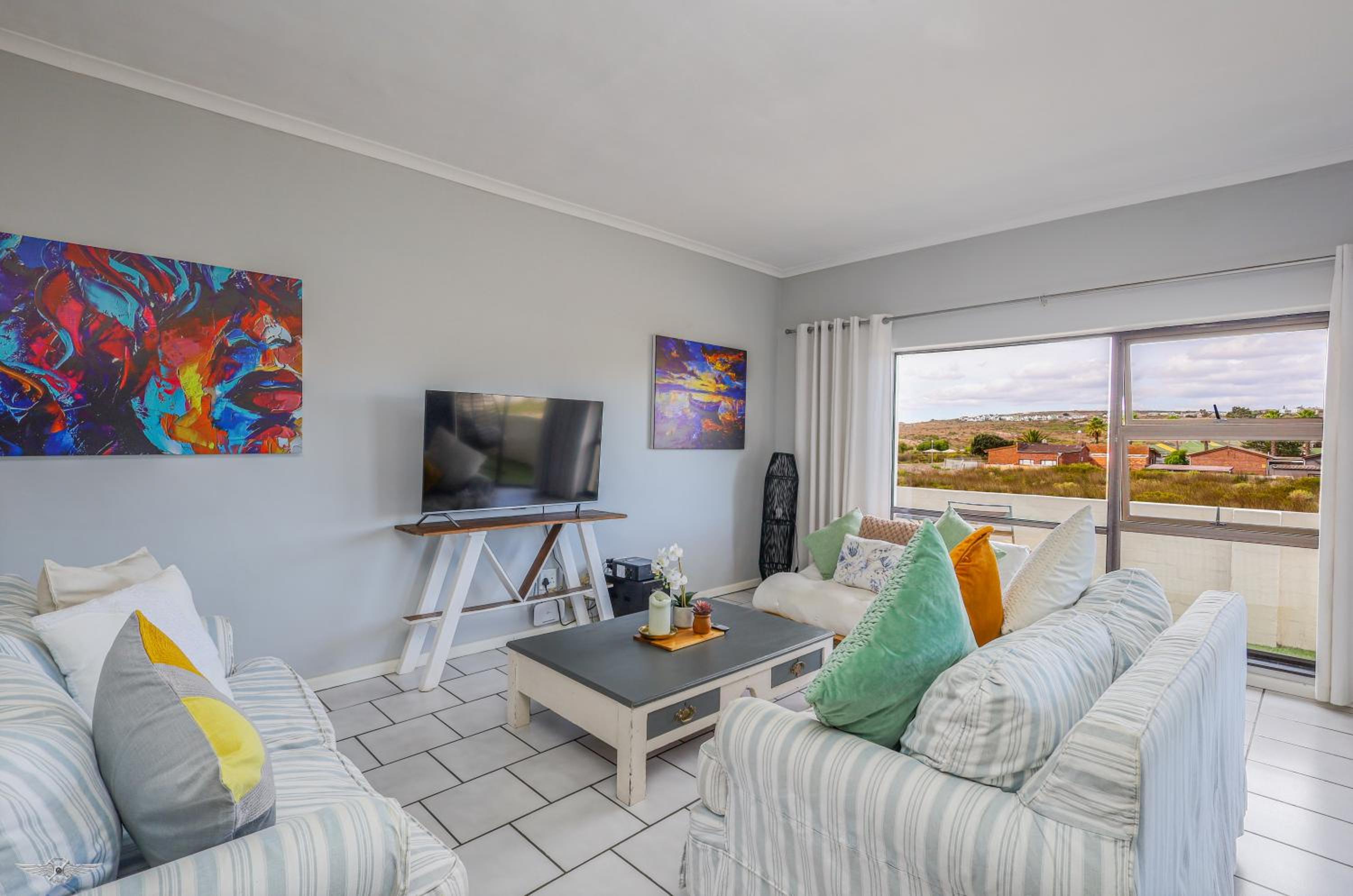 Madriko 23 - Spacious Midtown Langebaan Beach Apartment
