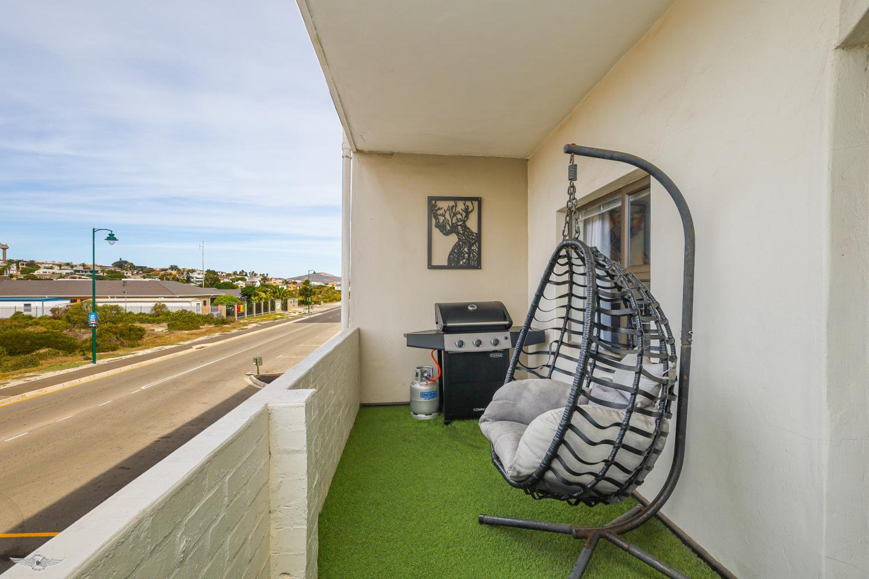 Madriko 23 - Spacious Midtown Langebaan Beach Apartment
