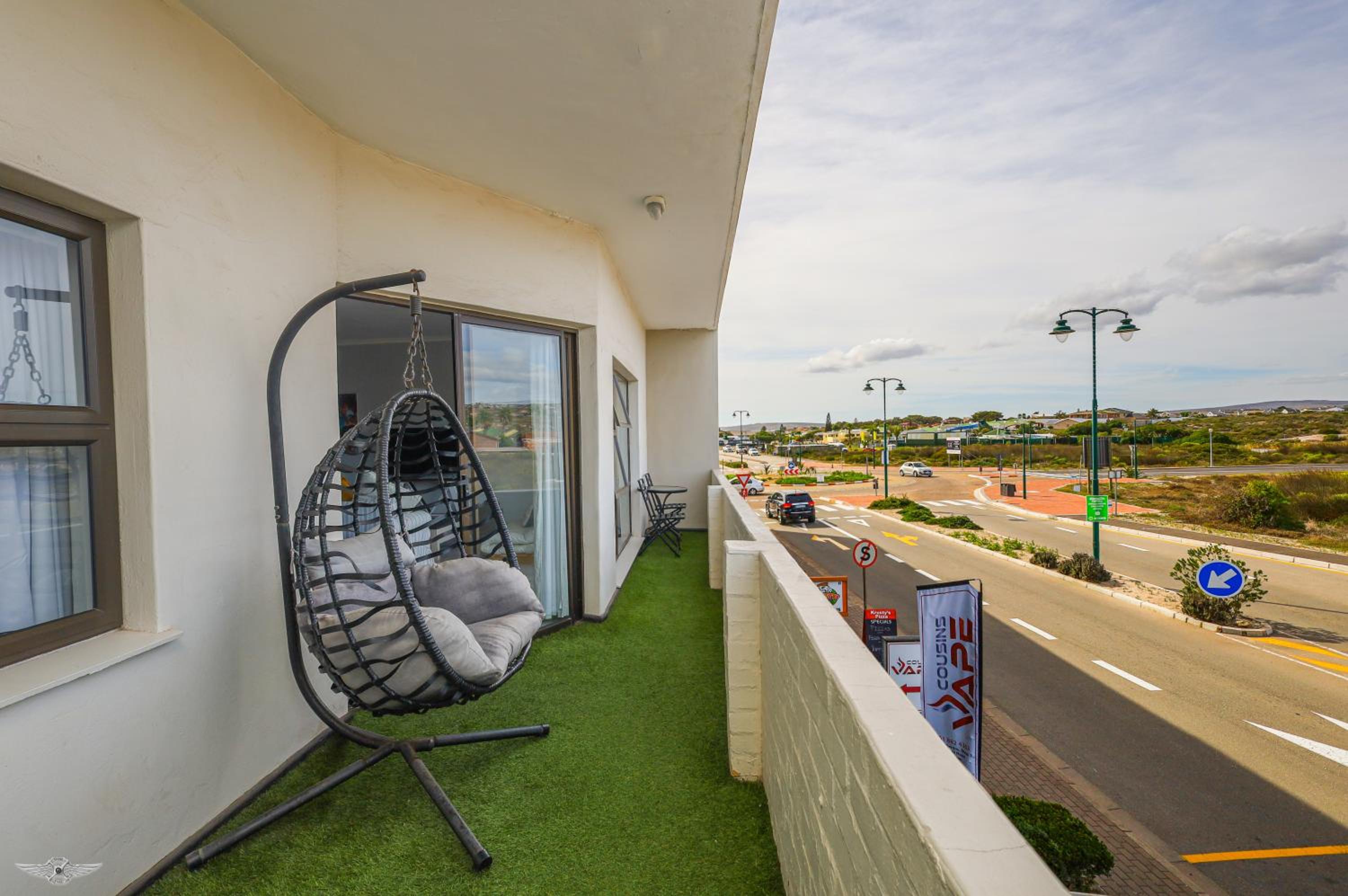 Madriko 23 - Spacious Midtown Langebaan Beach Apartment