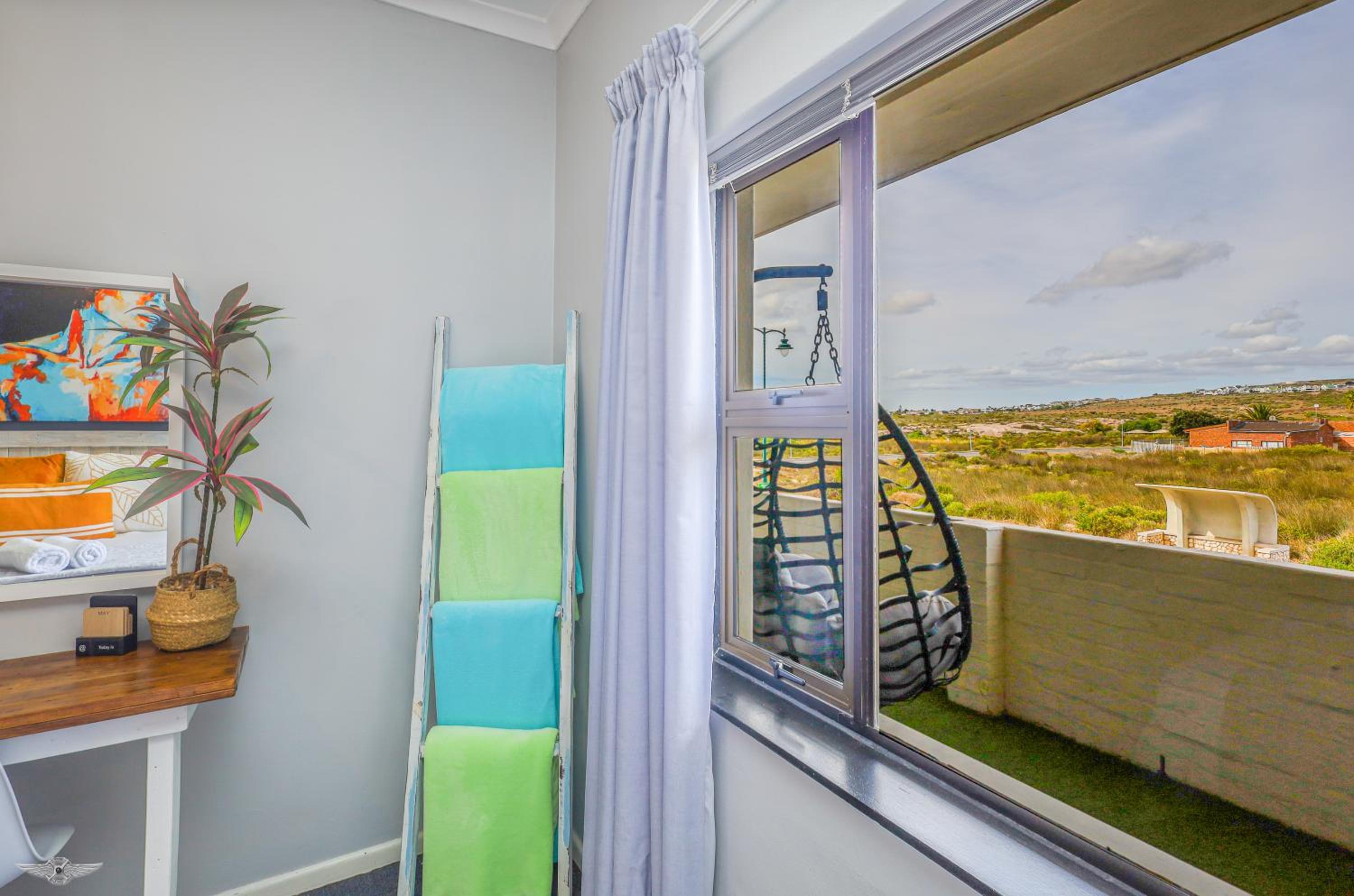 Madriko 23 - Spacious Midtown Langebaan Beach Apartment