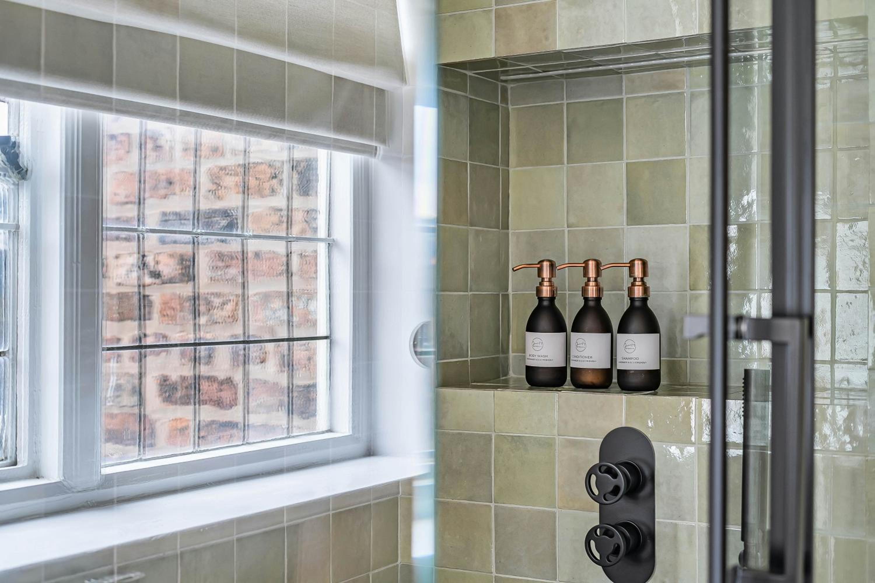 Quirky Retreats - Chester Rose