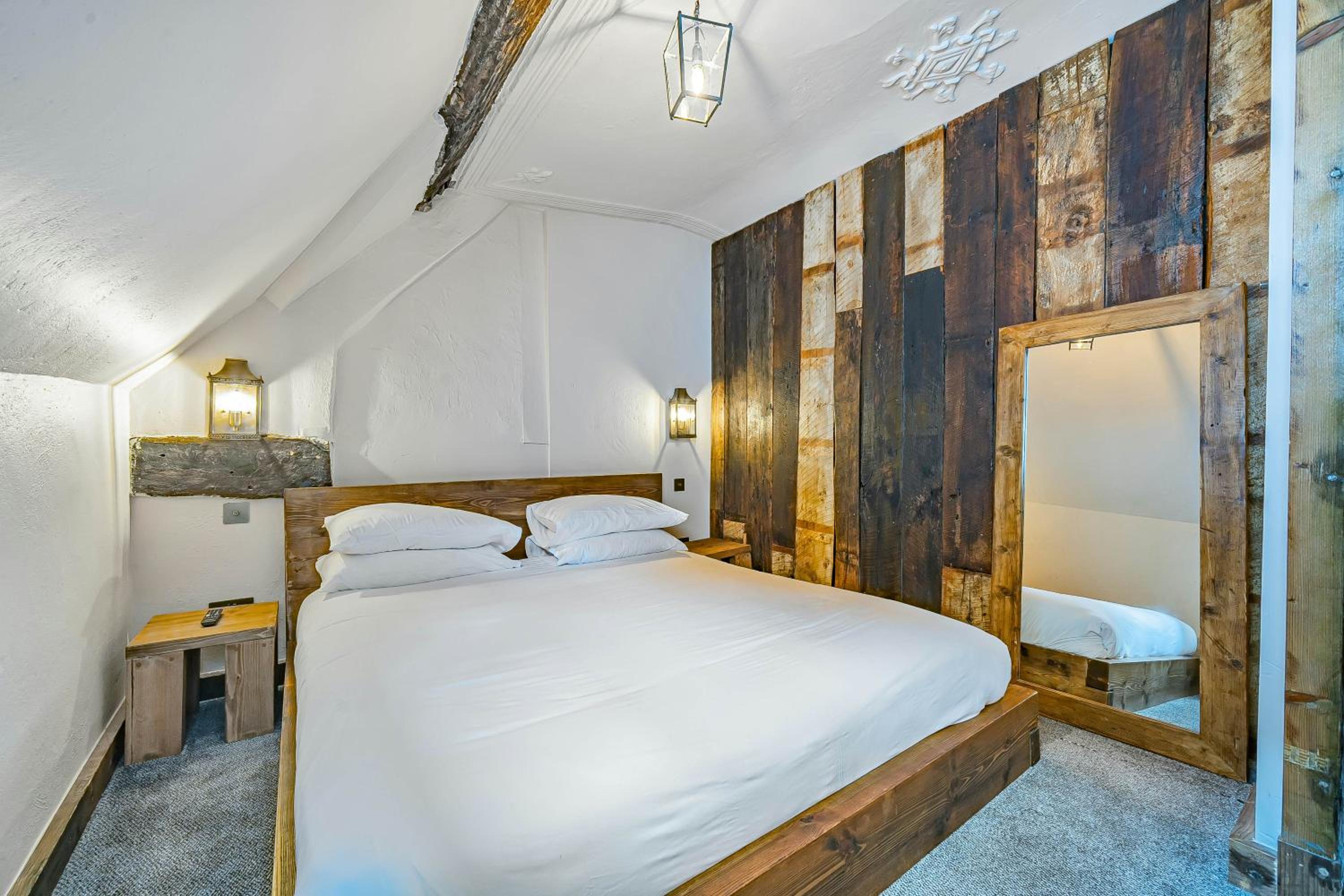Quirky Retreats - Chester Rose