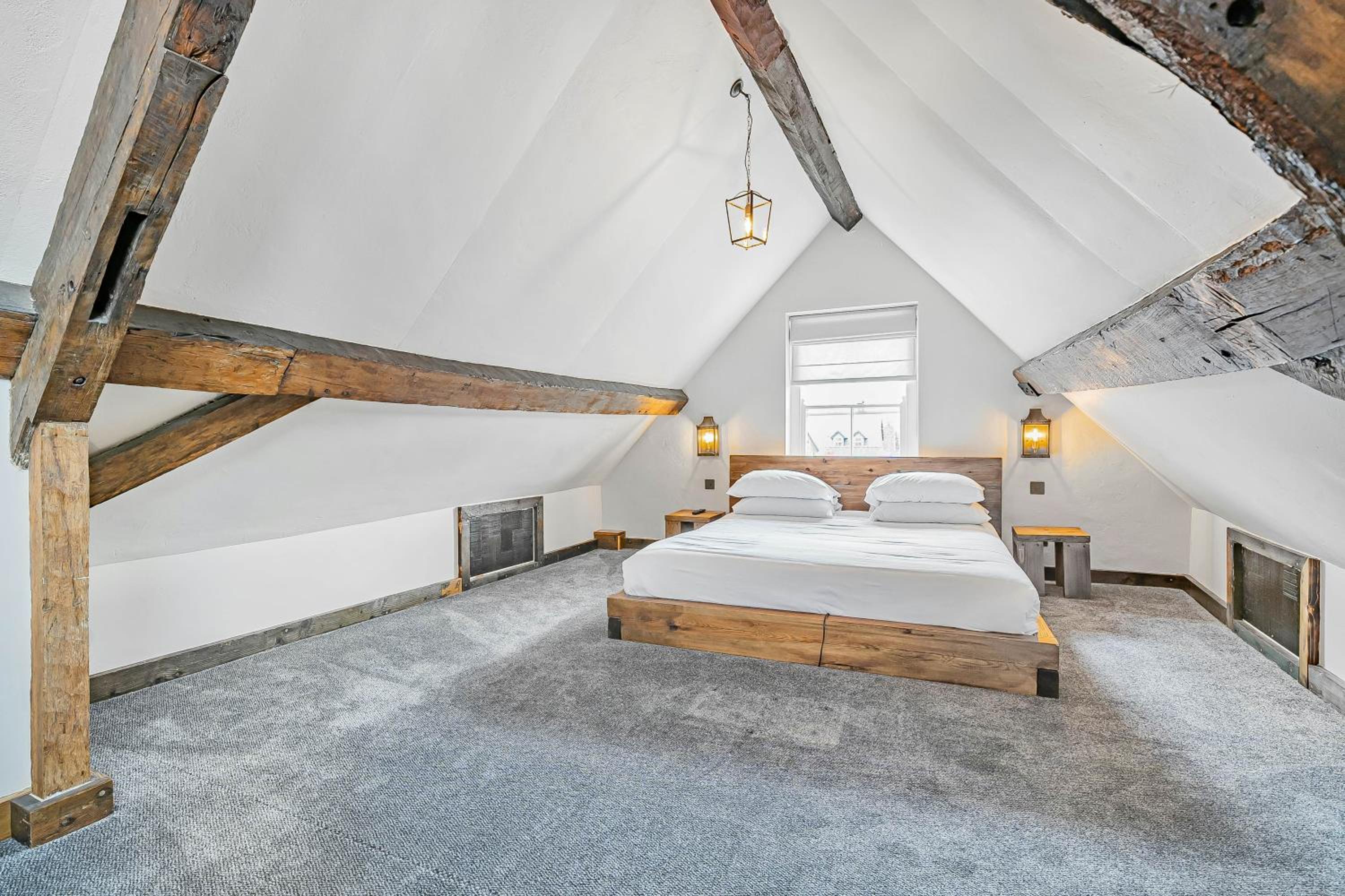 Quirky Retreats - Chester Rose