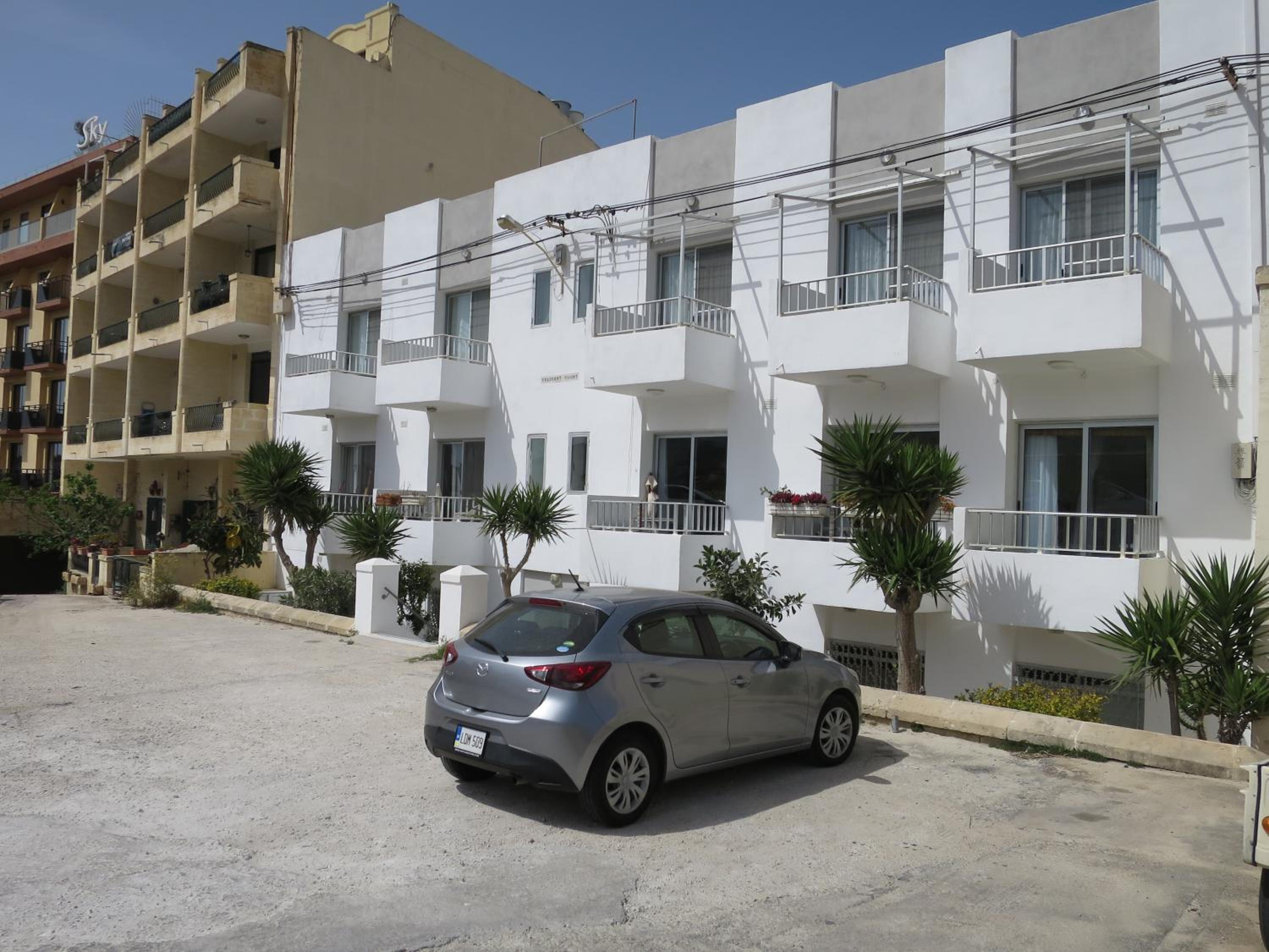 Welcome Families & Groups Close to beach 3 bedroom Apt view 2
