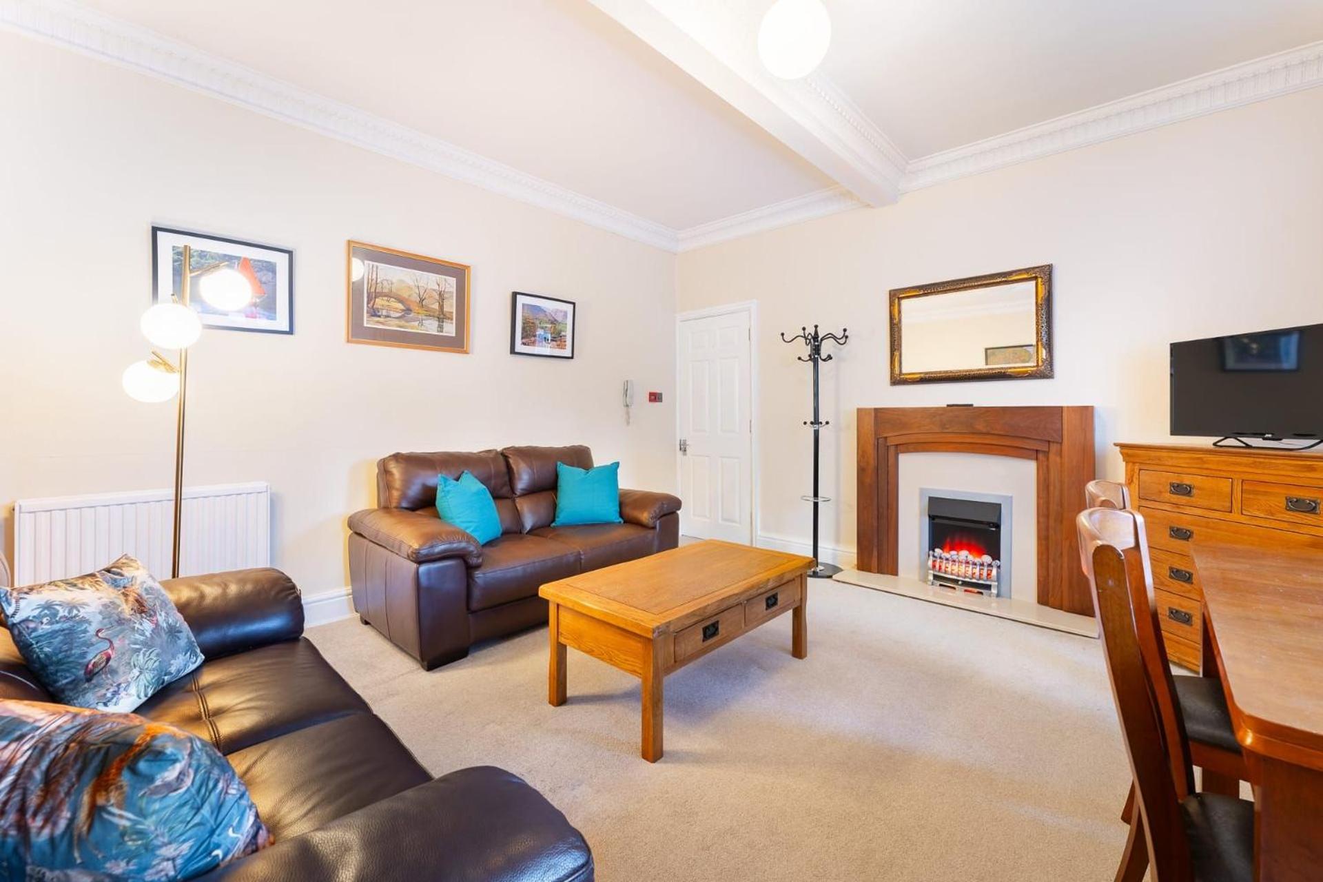 6 Meadowcroft House