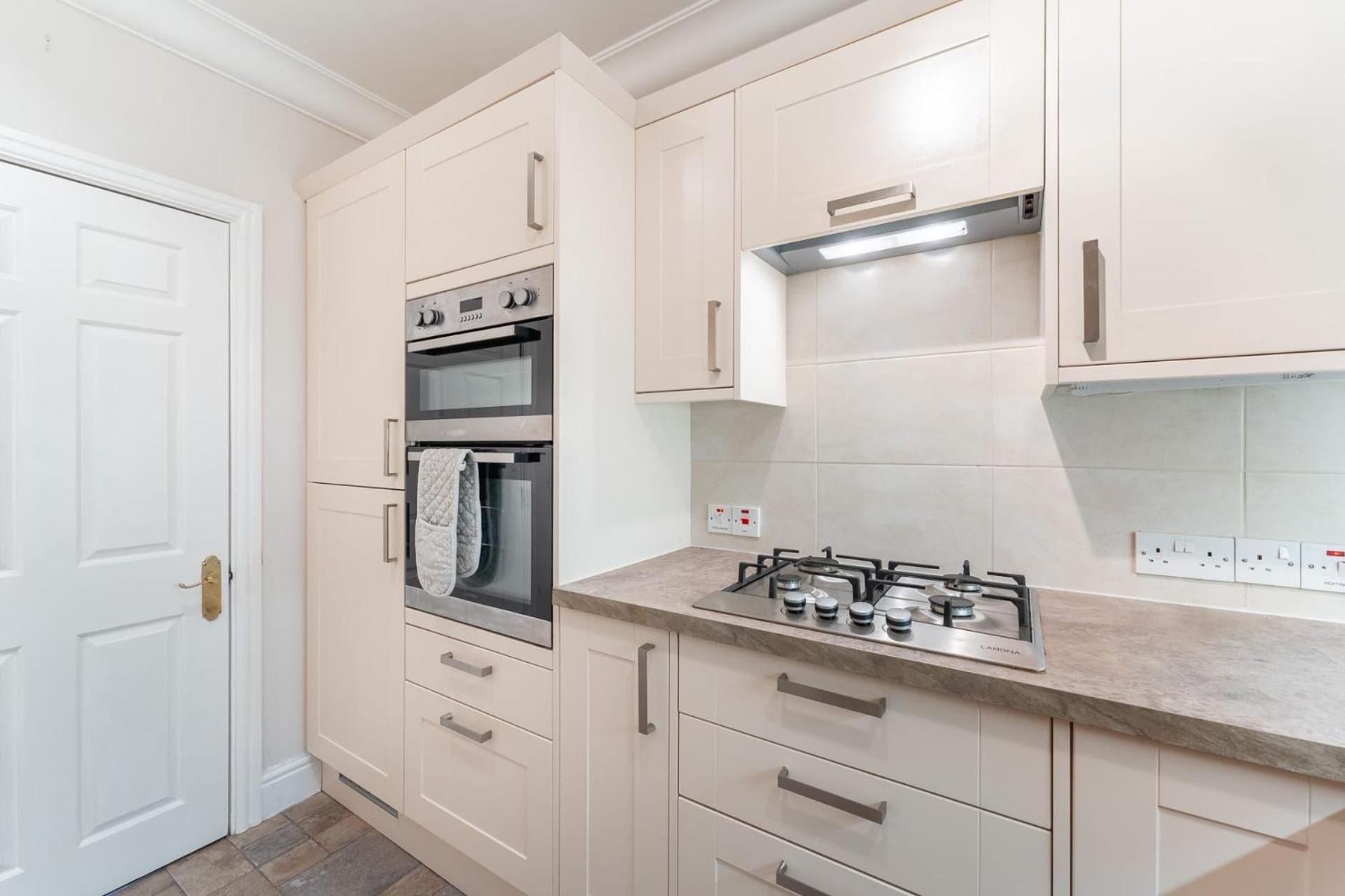 6 Meadowcroft House