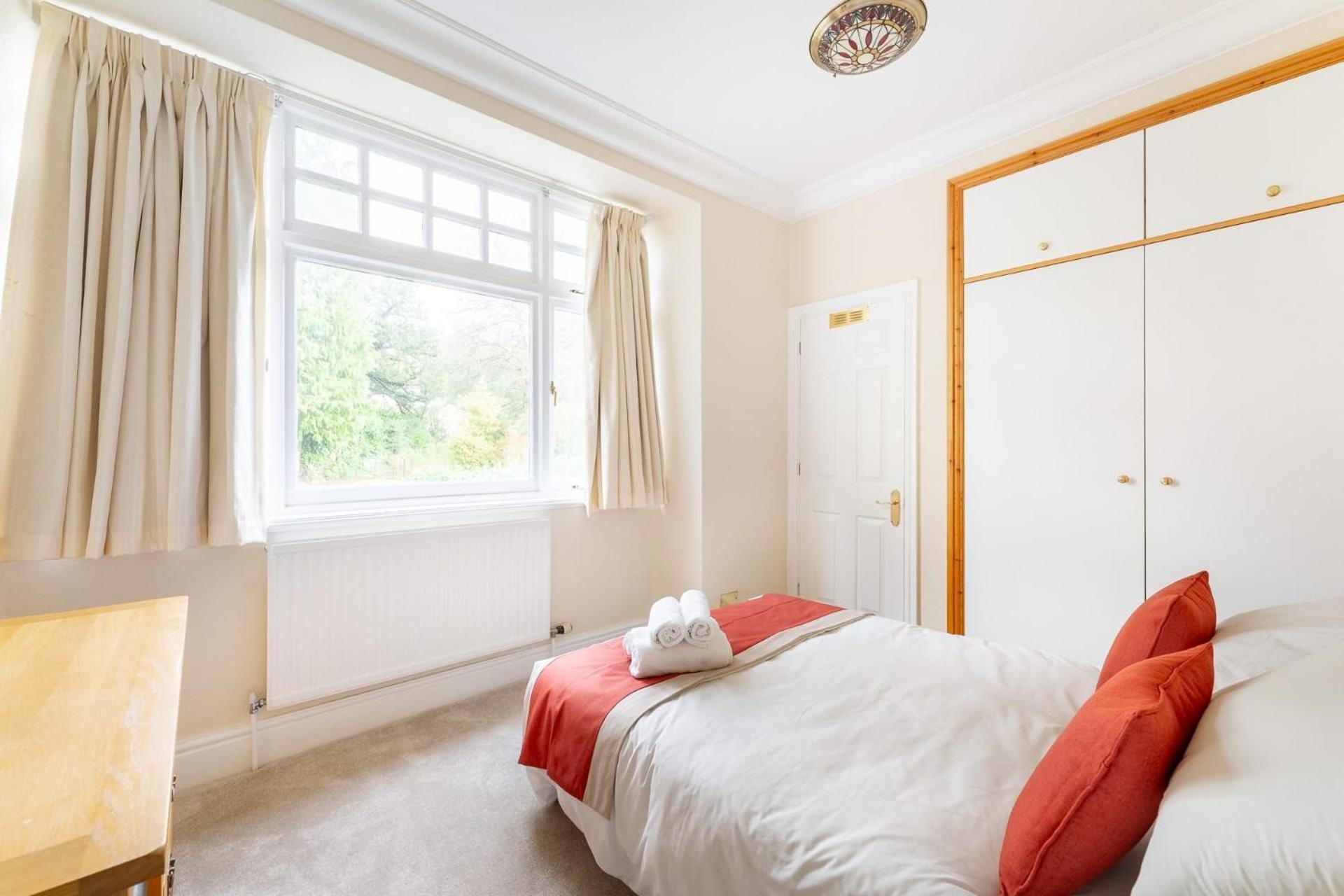 6 Meadowcroft House