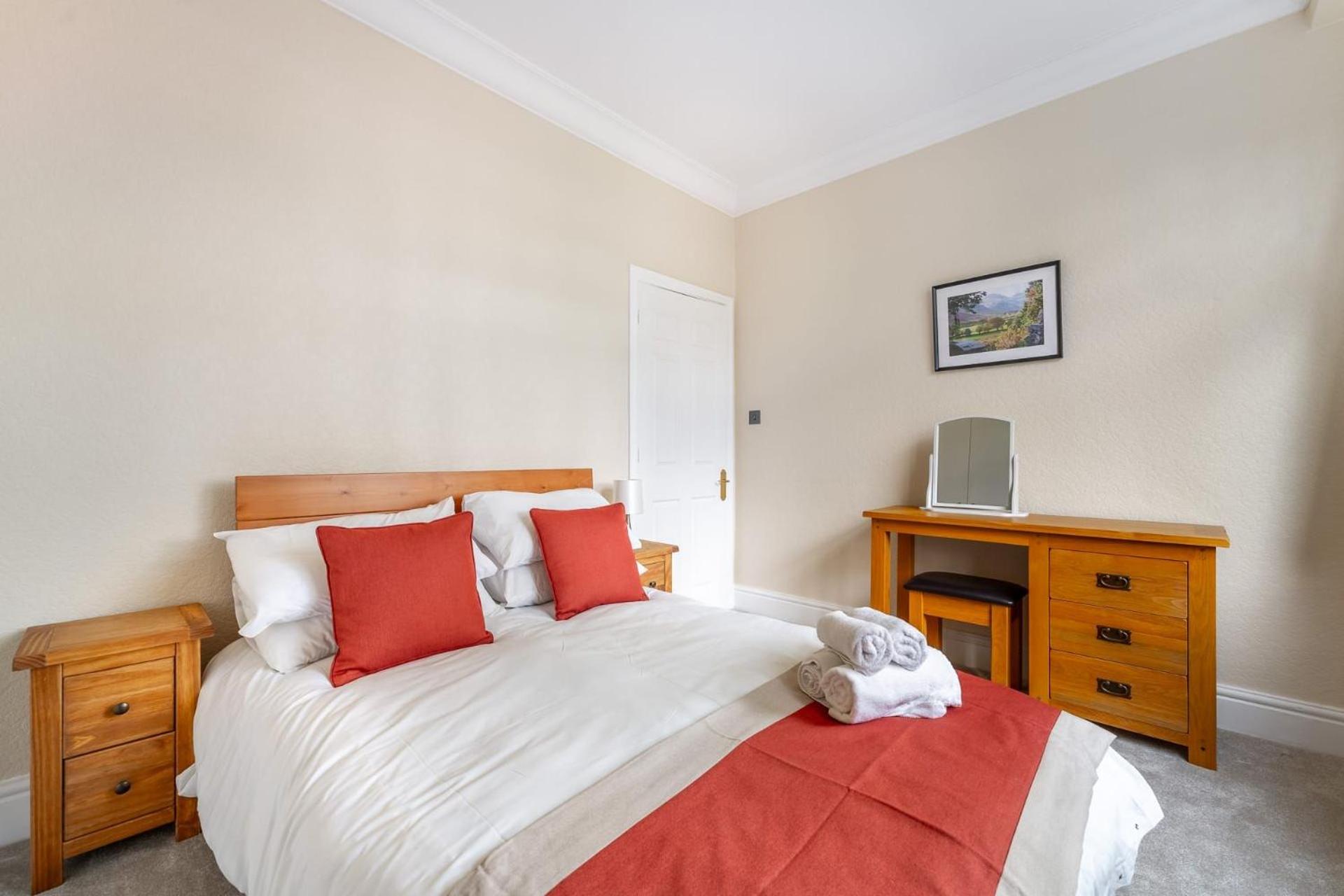 6 Meadowcroft House
