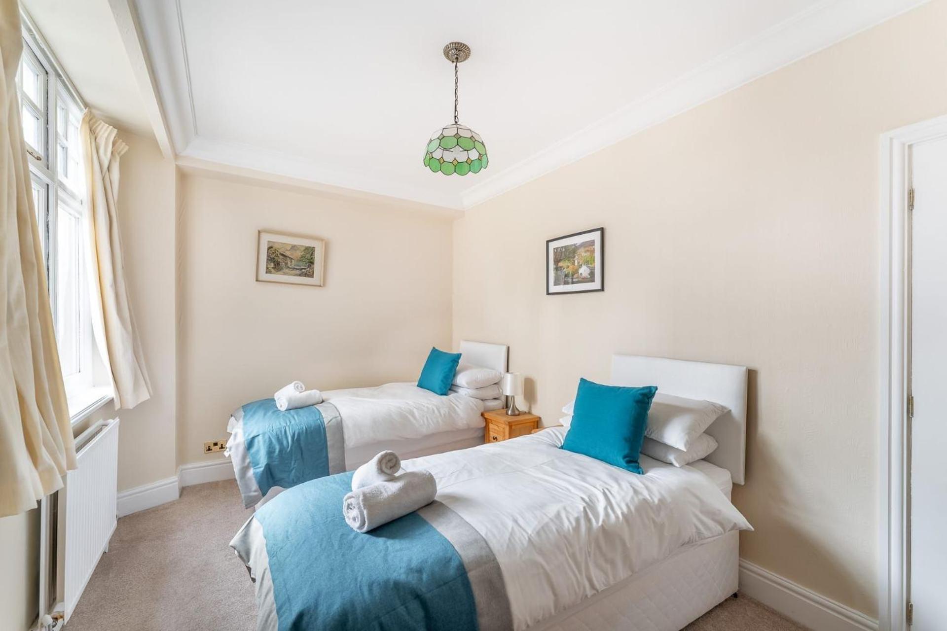 6 Meadowcroft House