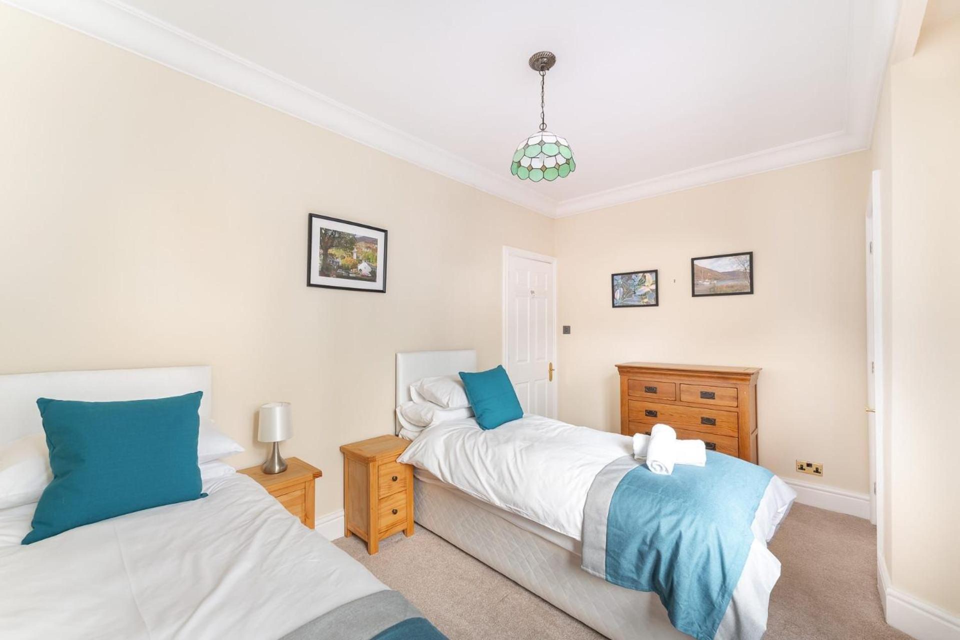6 Meadowcroft House