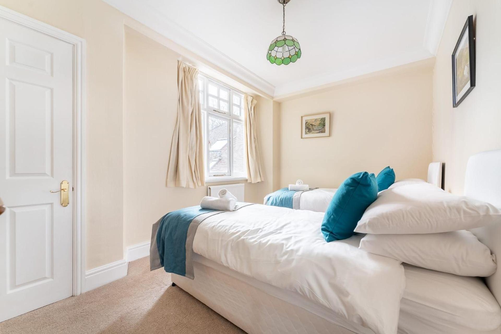 6 Meadowcroft House