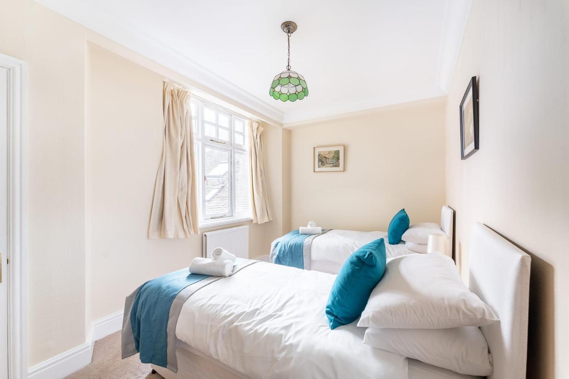 6 Meadowcroft House