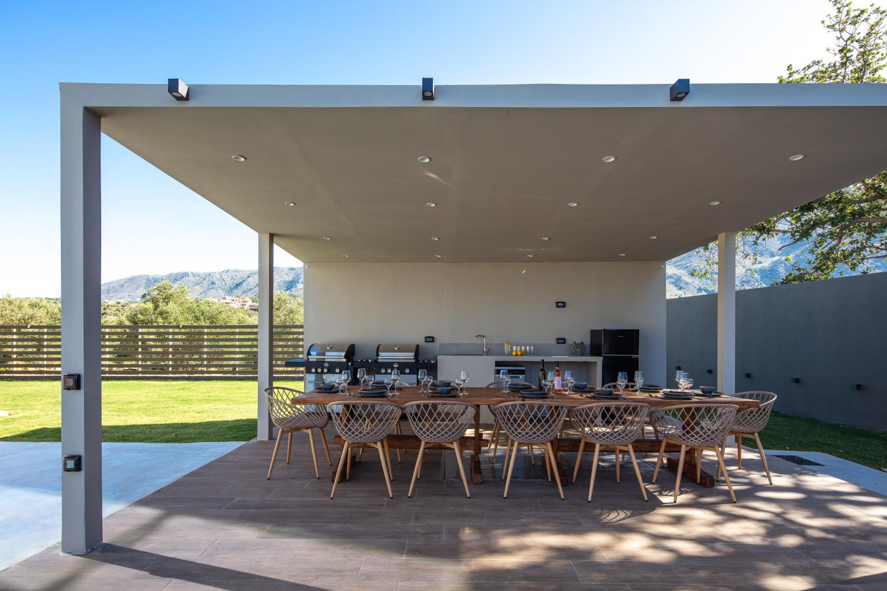 Elinor Villa - Nature Retreat amidst Mountains & Lake by etouri