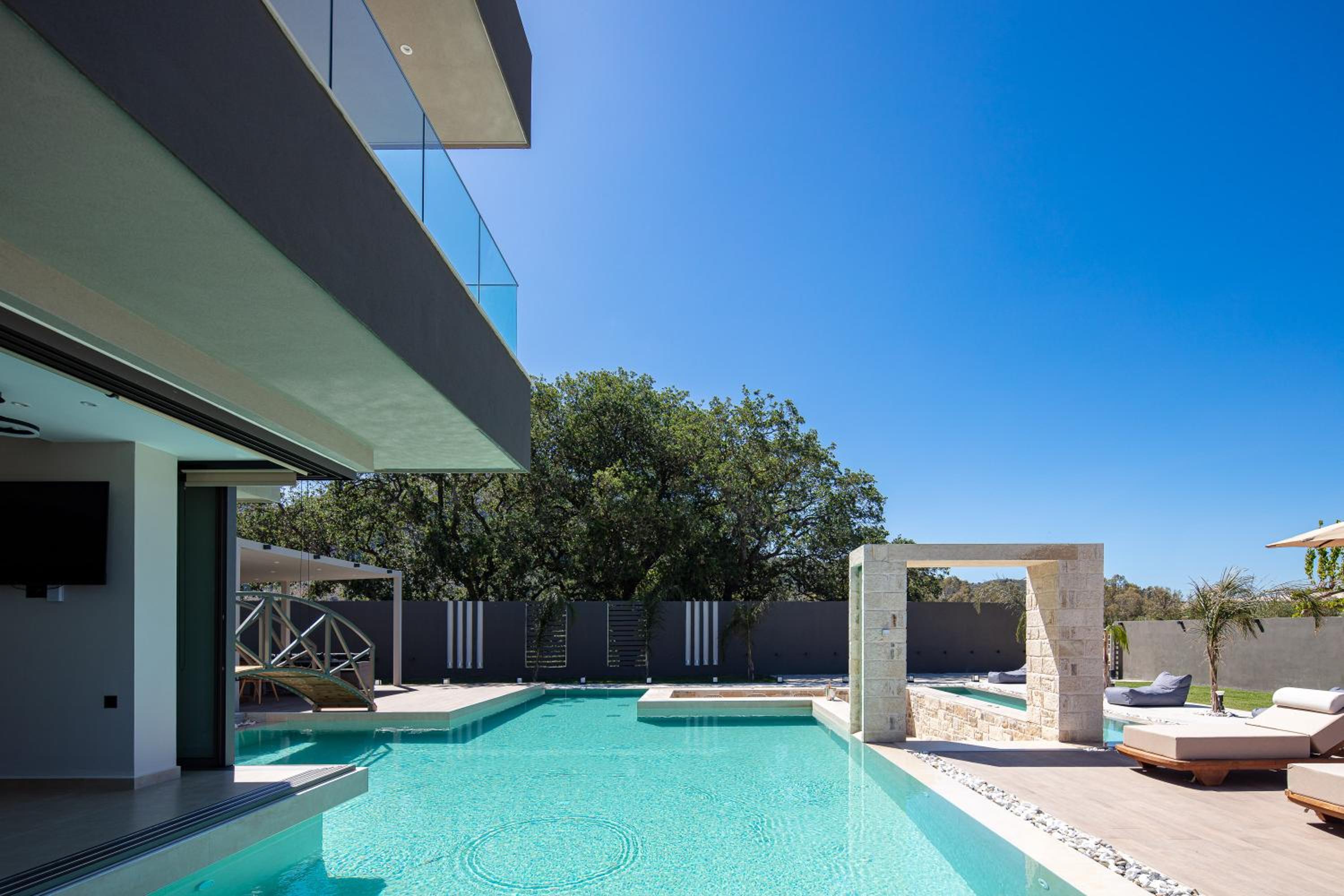 Elinor Villa - Nature Retreat amidst Mountains & Lake by etouri