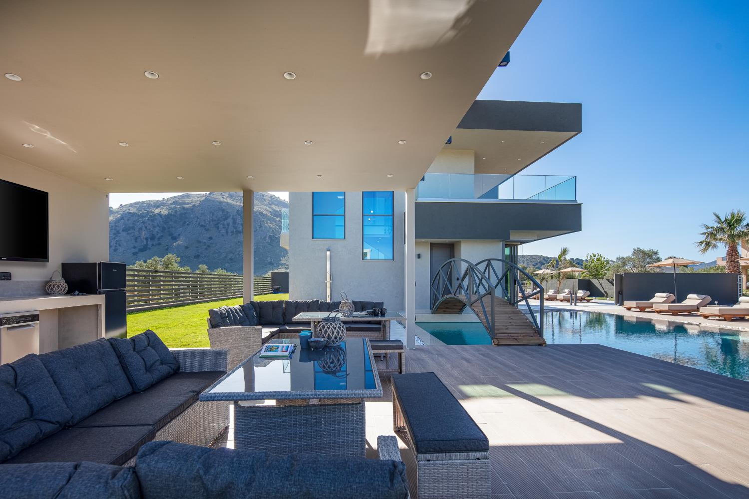 Elinor Villa - Nature Retreat amidst Mountains & Lake by etouri