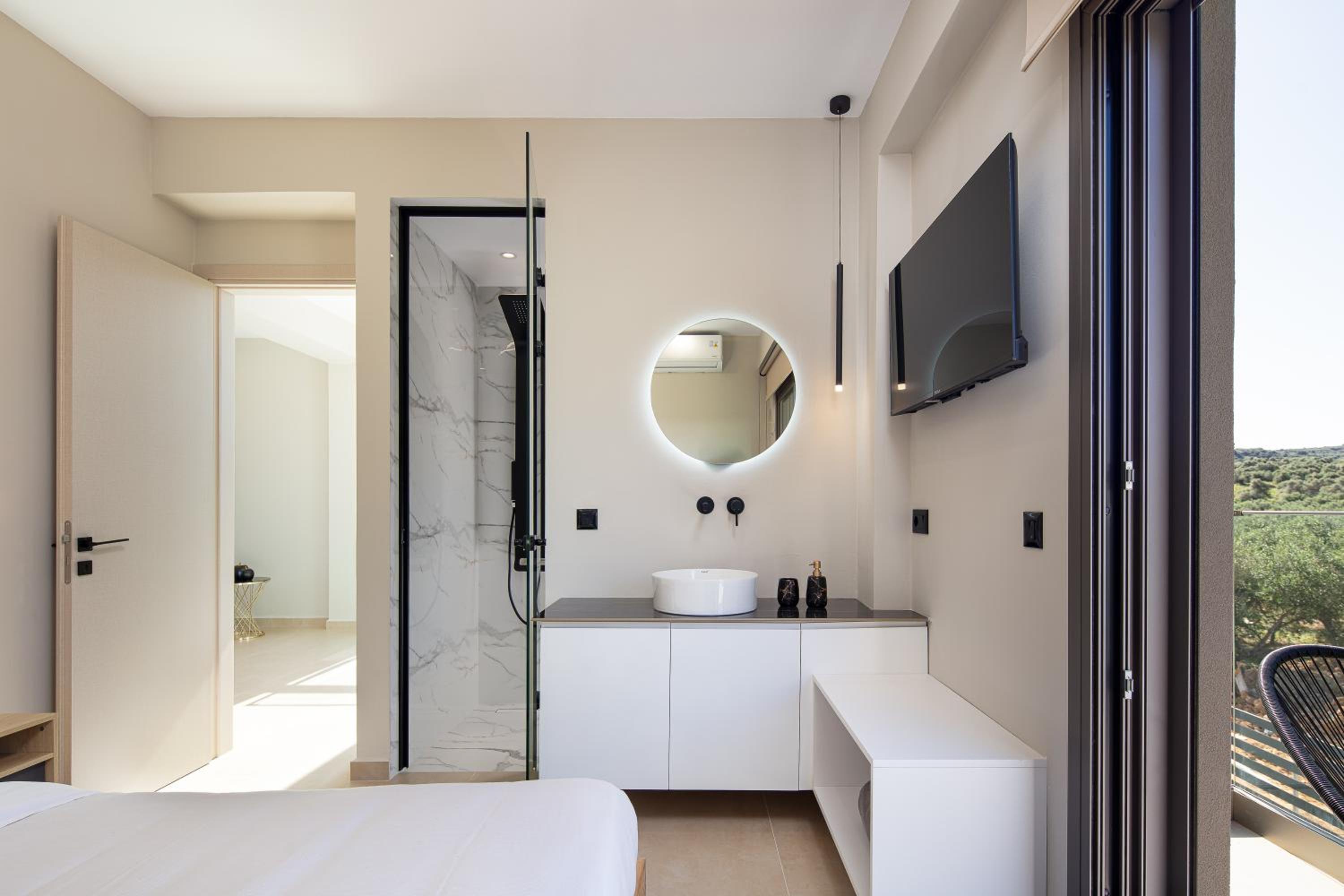 Elinor Villa - Nature Retreat amidst Mountains & Lake by etouri